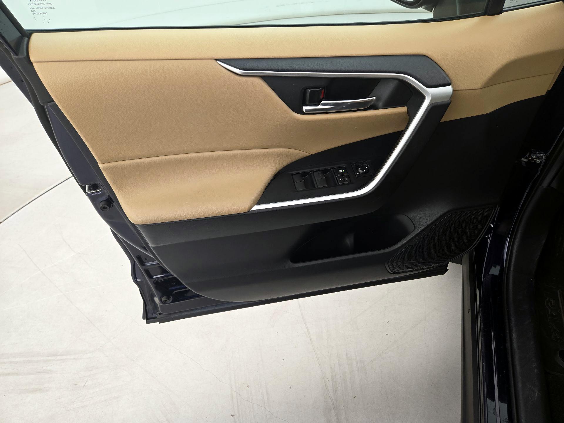 Thumbnail: 2021 Toyota RAV4 - 12