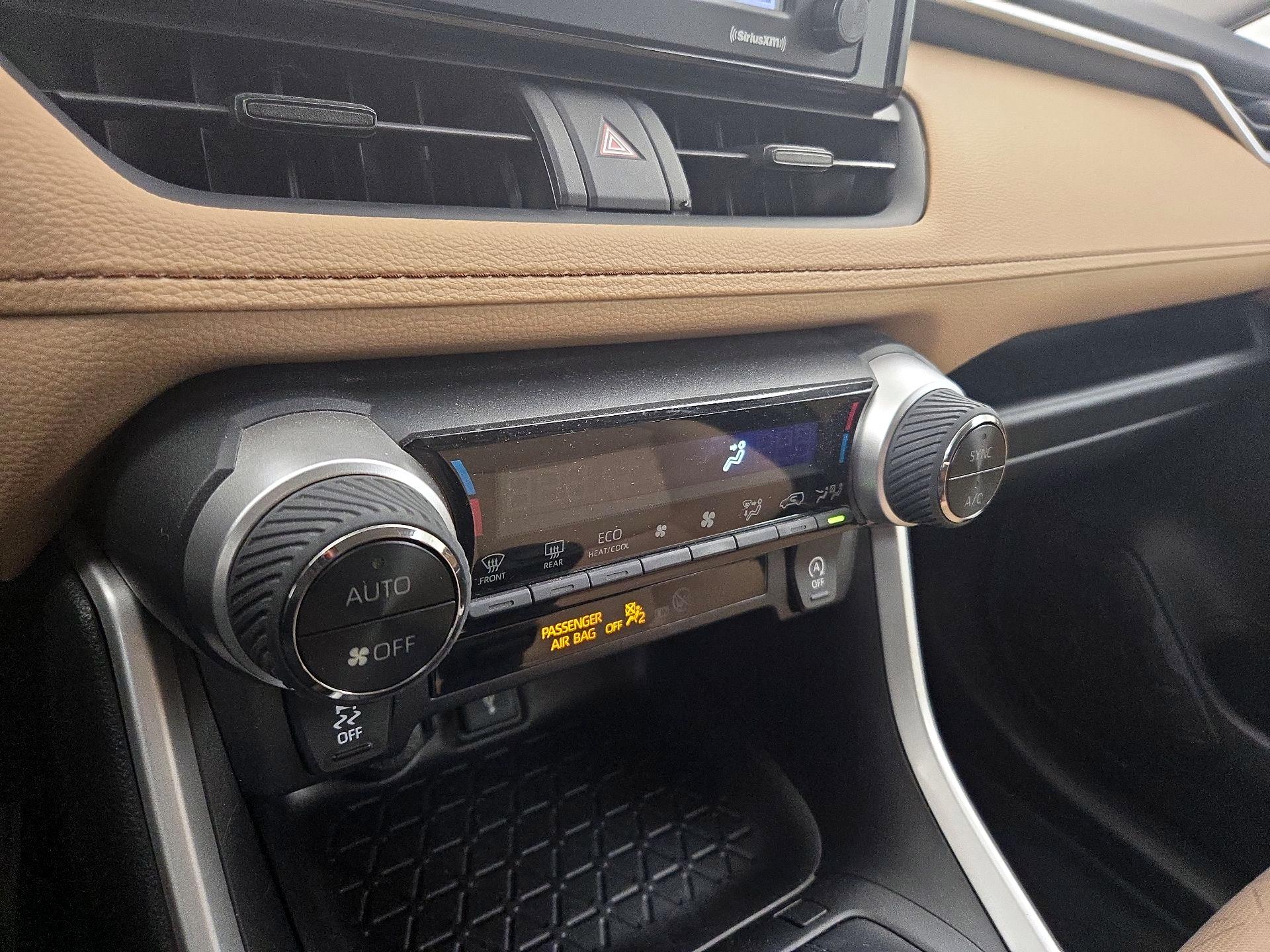 Thumbnail: 2021 Toyota RAV4 - 16