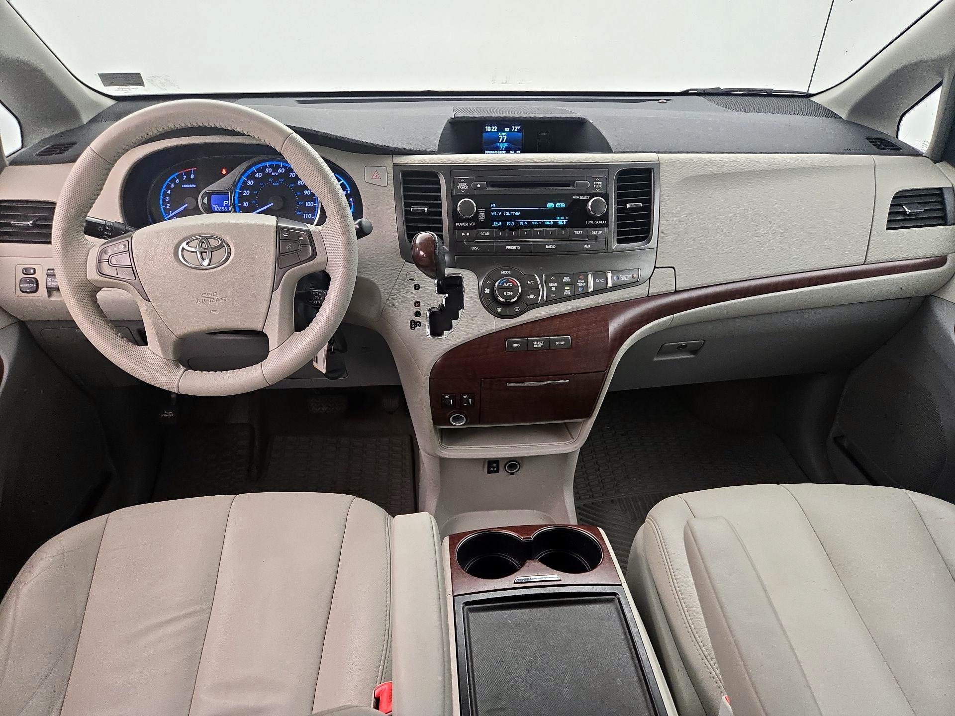 Thumbnail: 2013 Toyota Sienna - 9