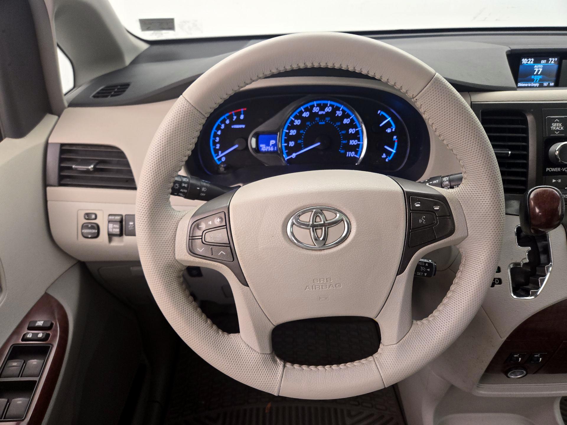 Thumbnail: 2013 Toyota Sienna - 10