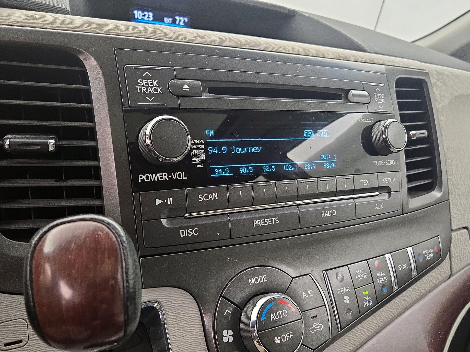 Thumbnail: 2013 Toyota Sienna - 15