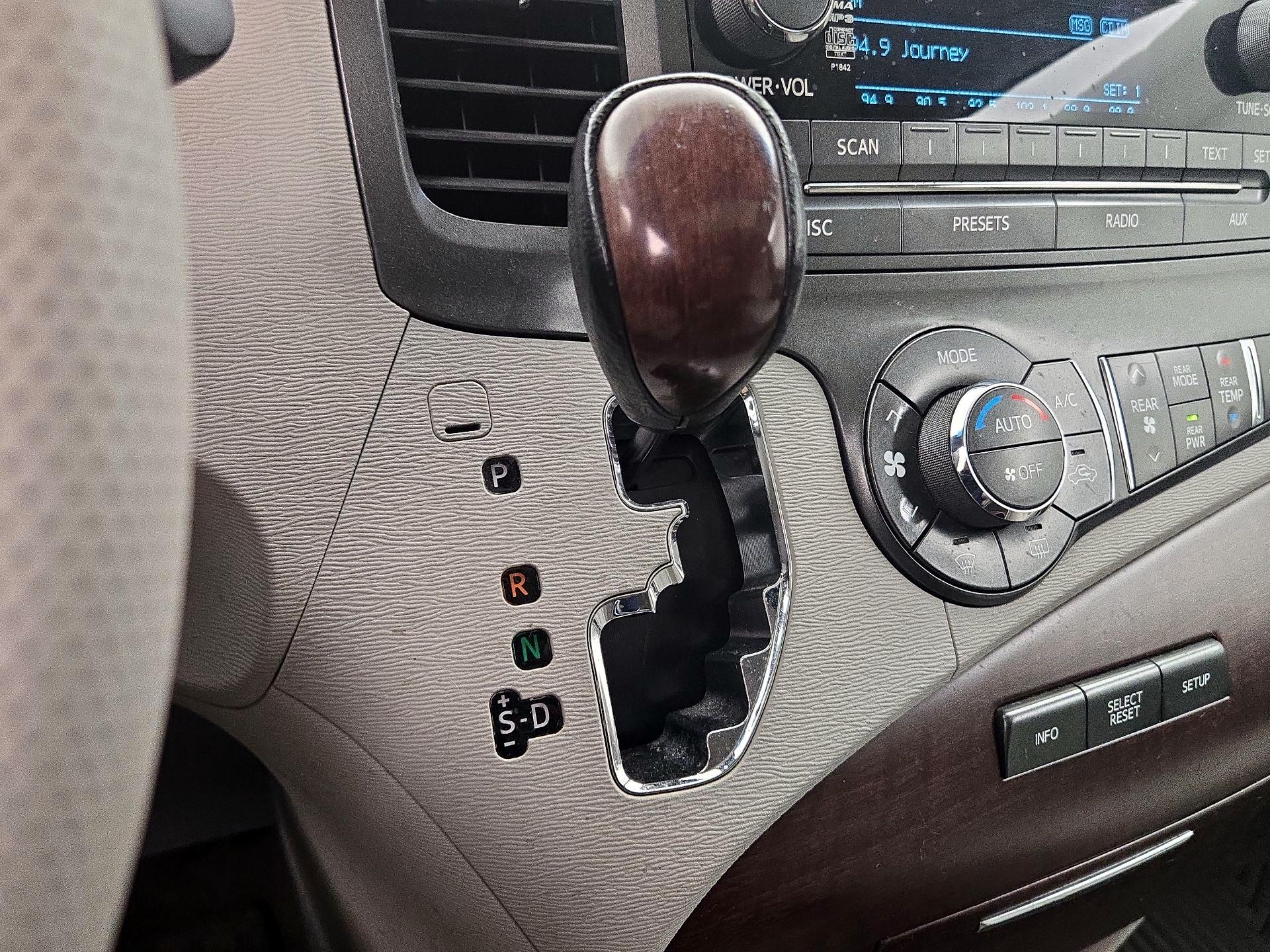 Thumbnail: 2013 Toyota Sienna - 17
