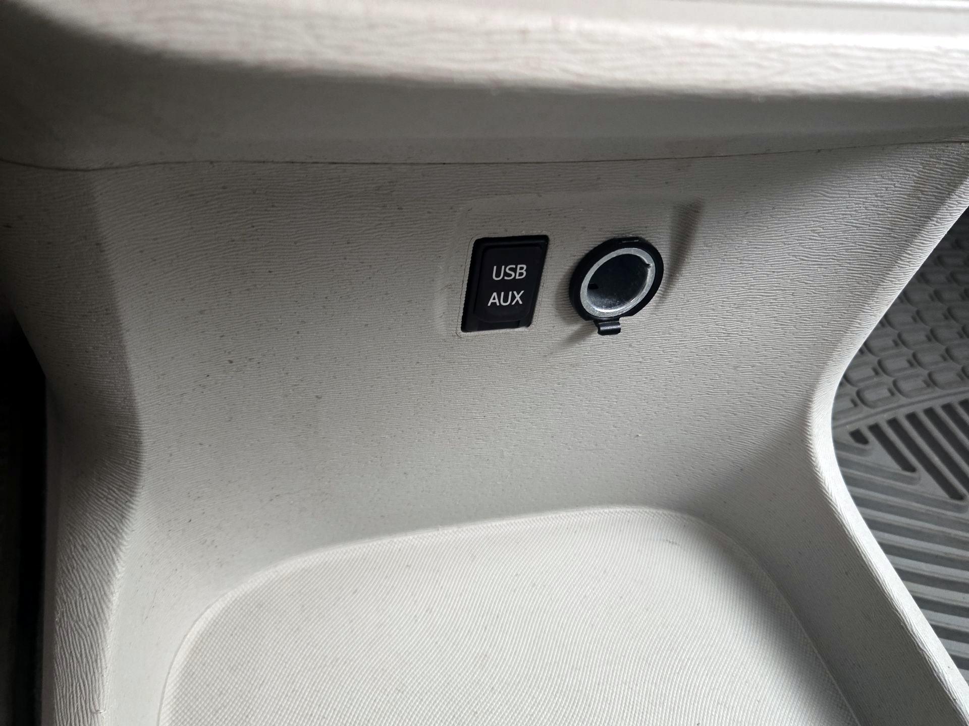 Thumbnail: 2013 Toyota Sienna - 18
