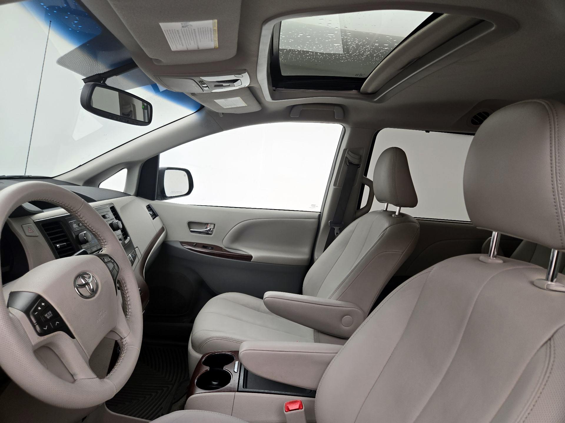 Thumbnail: 2013 Toyota Sienna - 19