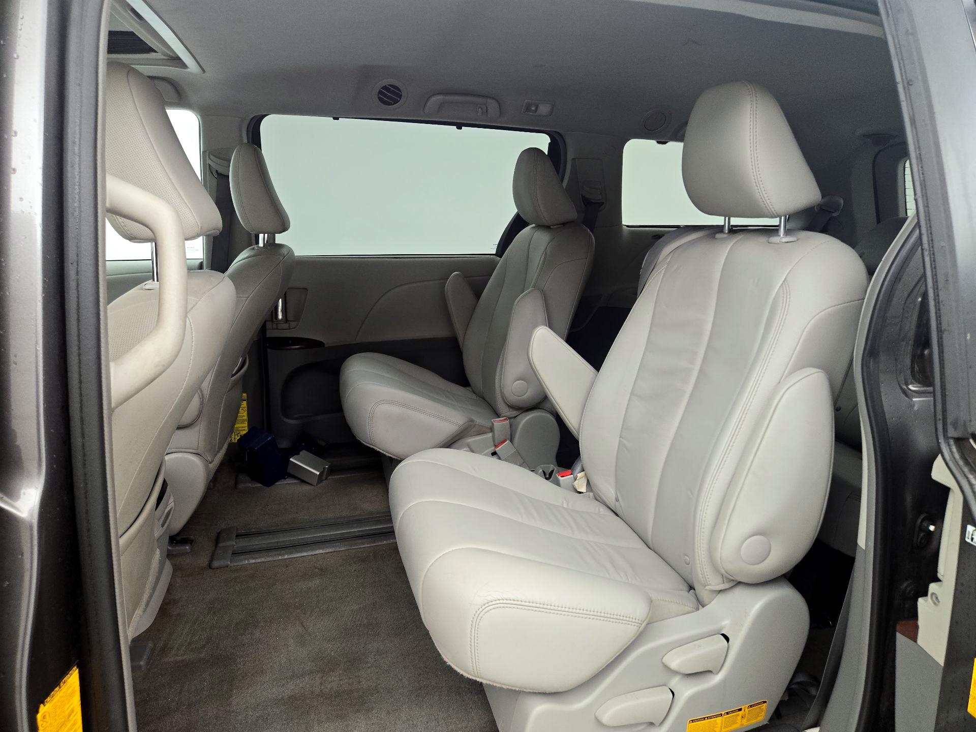 Thumbnail: 2013 Toyota Sienna - 20