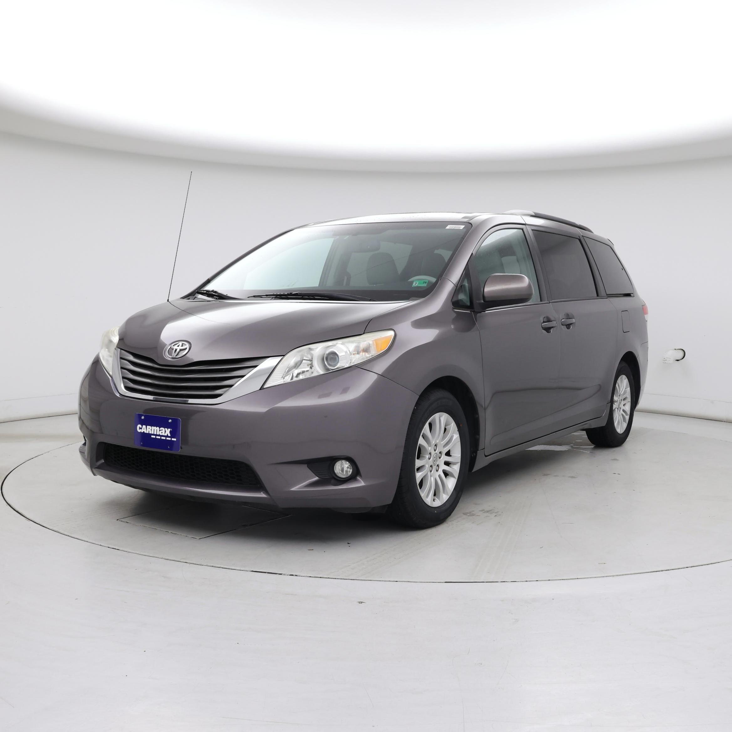 Thumbnail: 2013 Toyota Sienna - 4