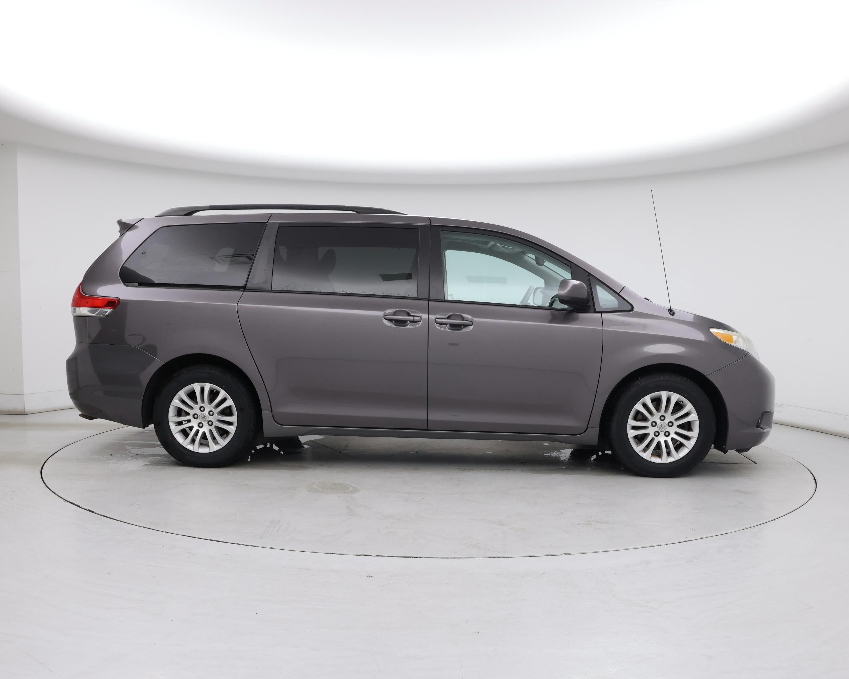 Thumbnail: 2013 Toyota Sienna - 7
