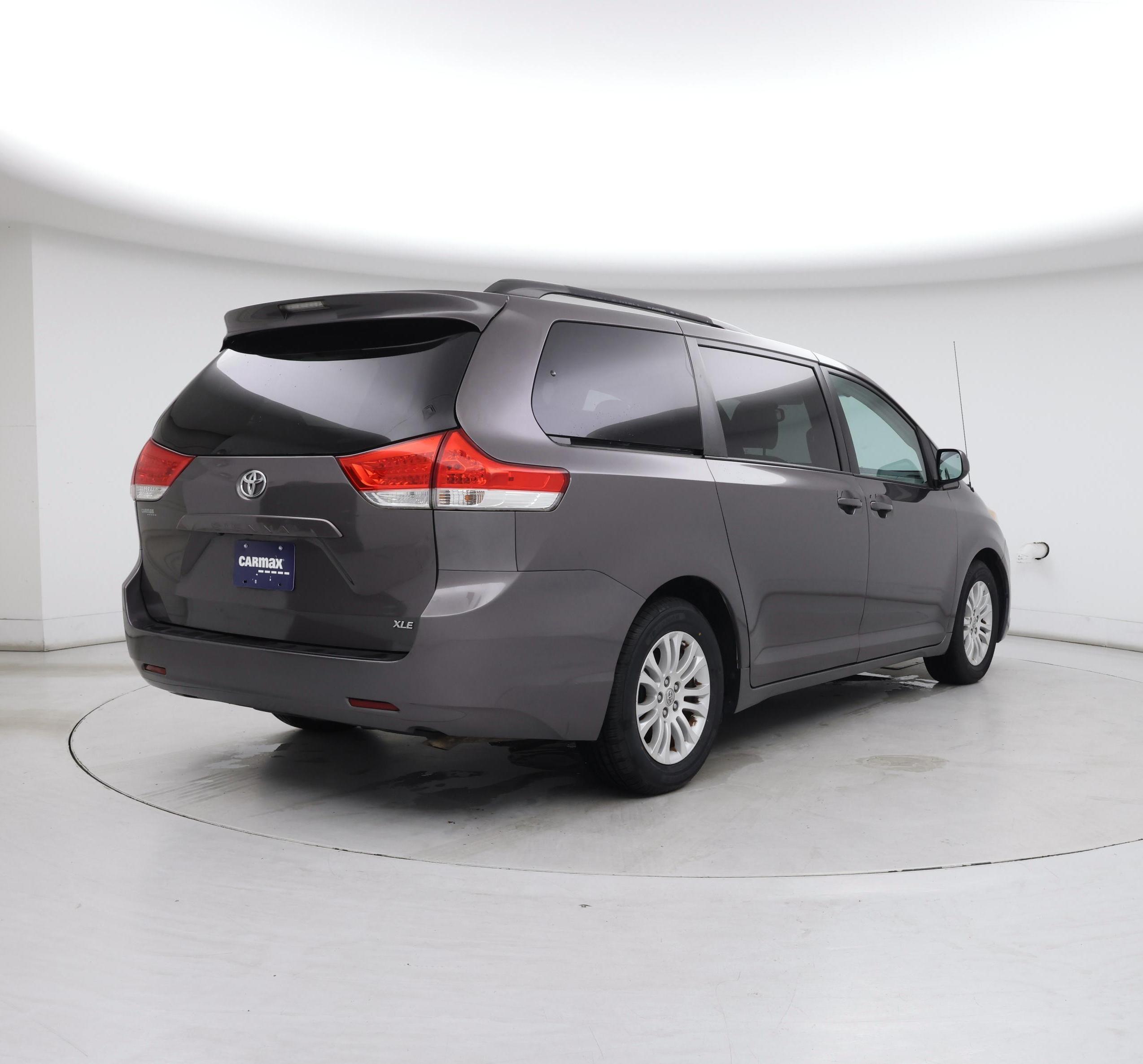Thumbnail: 2013 Toyota Sienna - 8