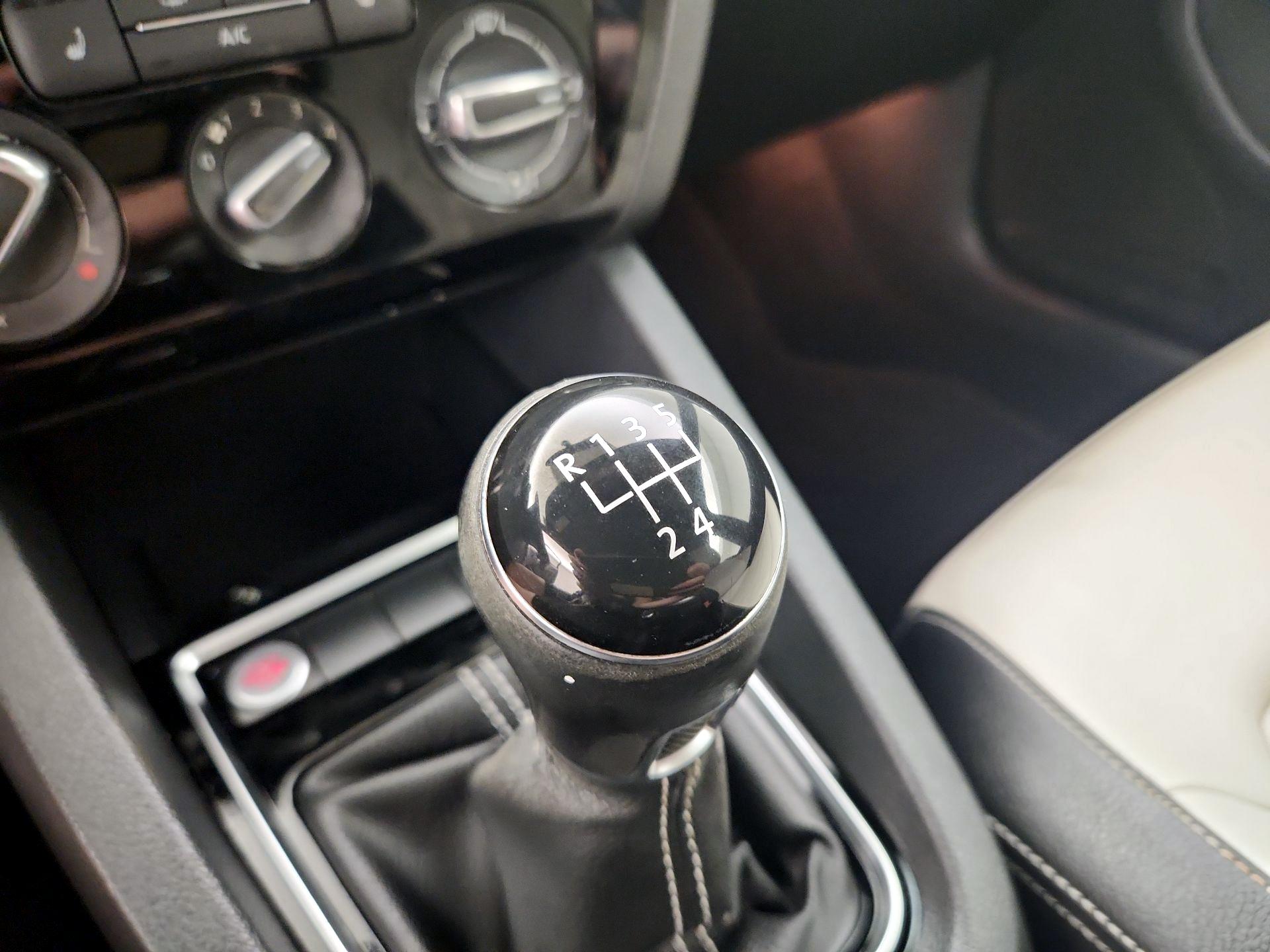 Thumbnail: 2016 Volkswagen Jetta - 18