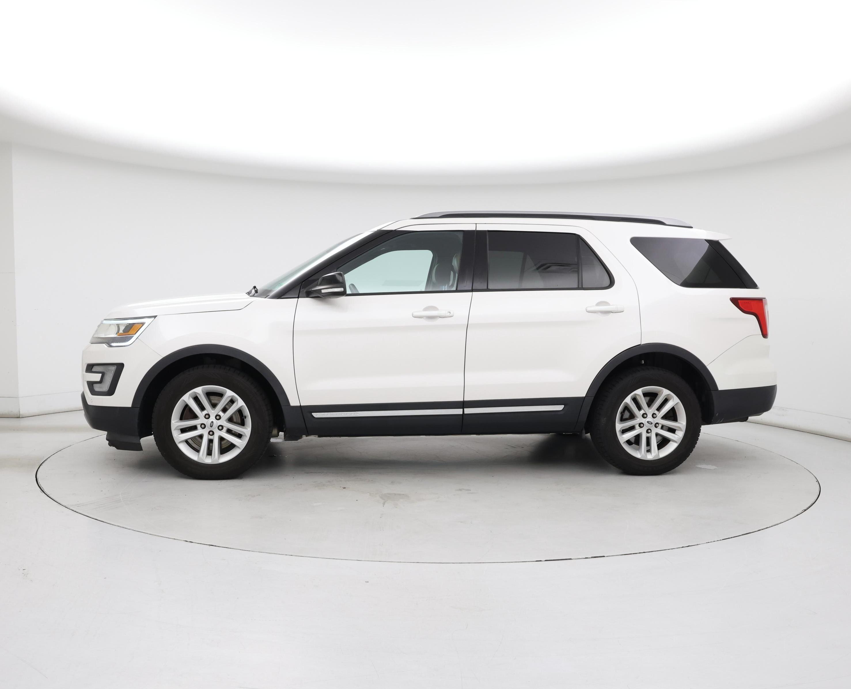 Thumbnail: 2017 Ford Explorer - 3