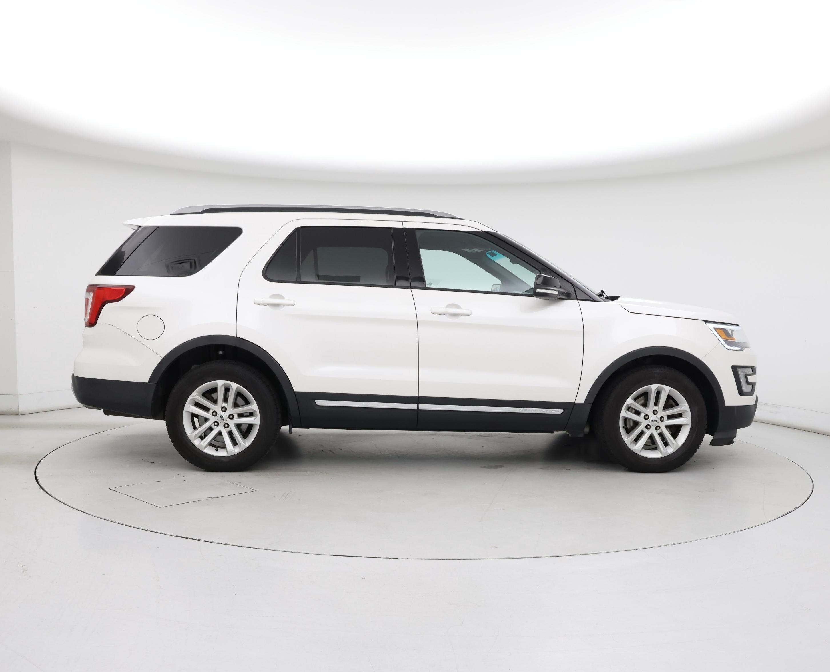 Thumbnail: 2017 Ford Explorer - 7