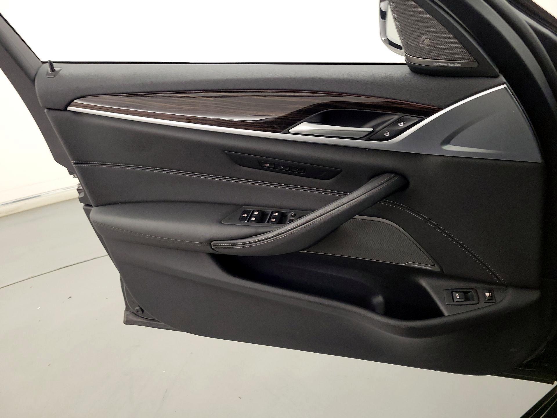 Thumbnail: 2023 BMW 5 Series - 12