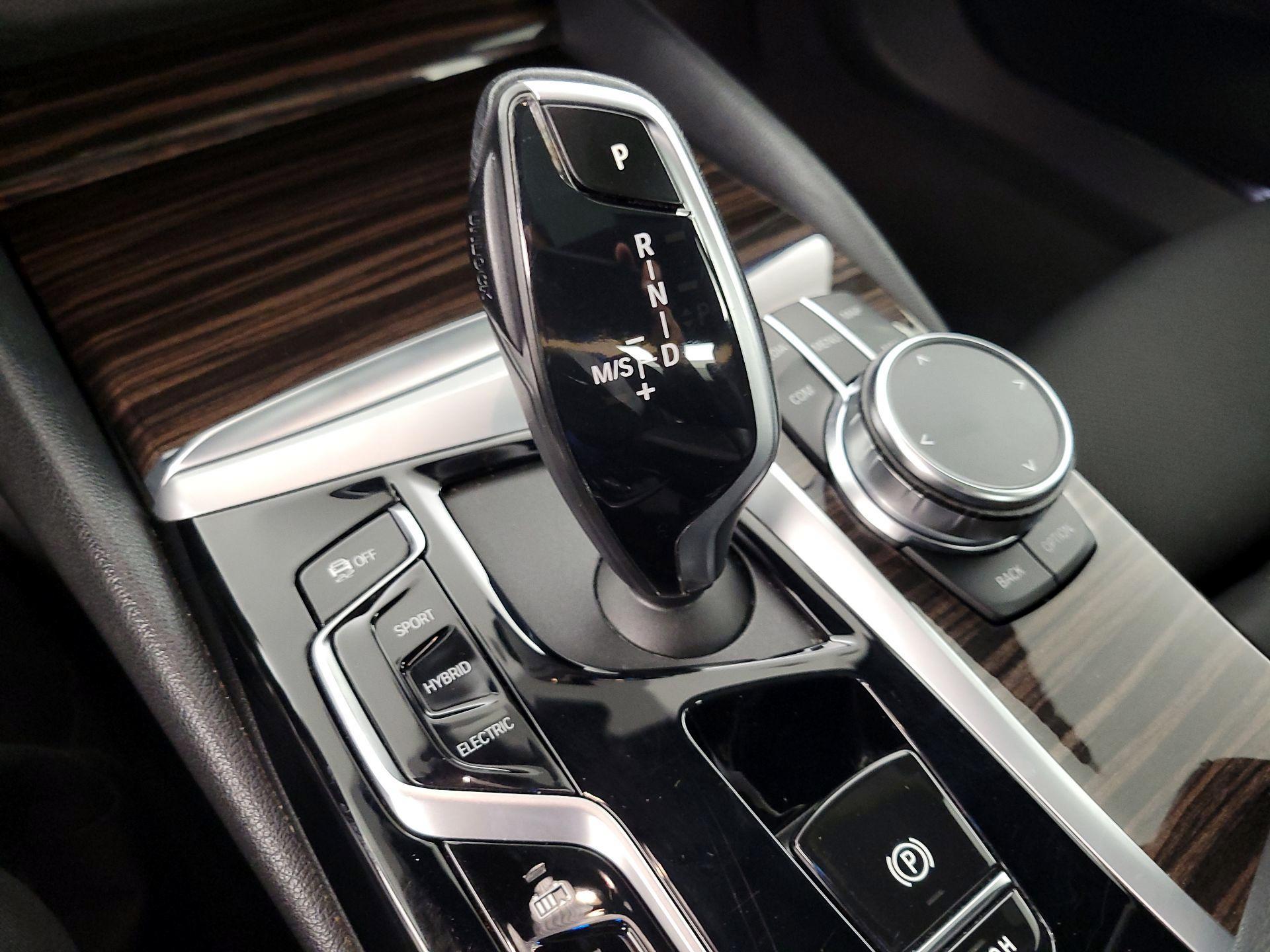 Thumbnail: 2023 BMW 5 Series - 18