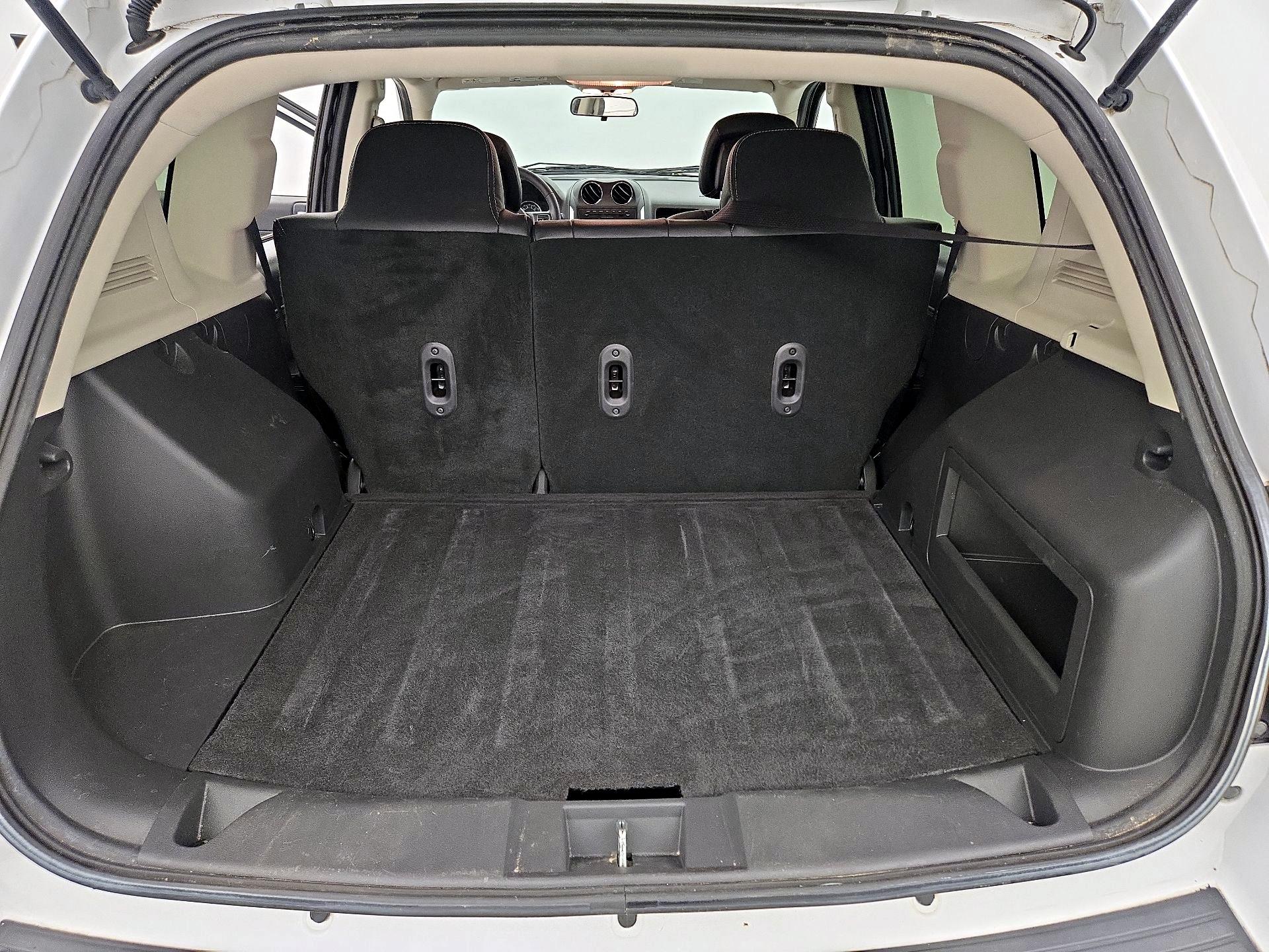 Thumbnail: 2014 Jeep Compass - 18