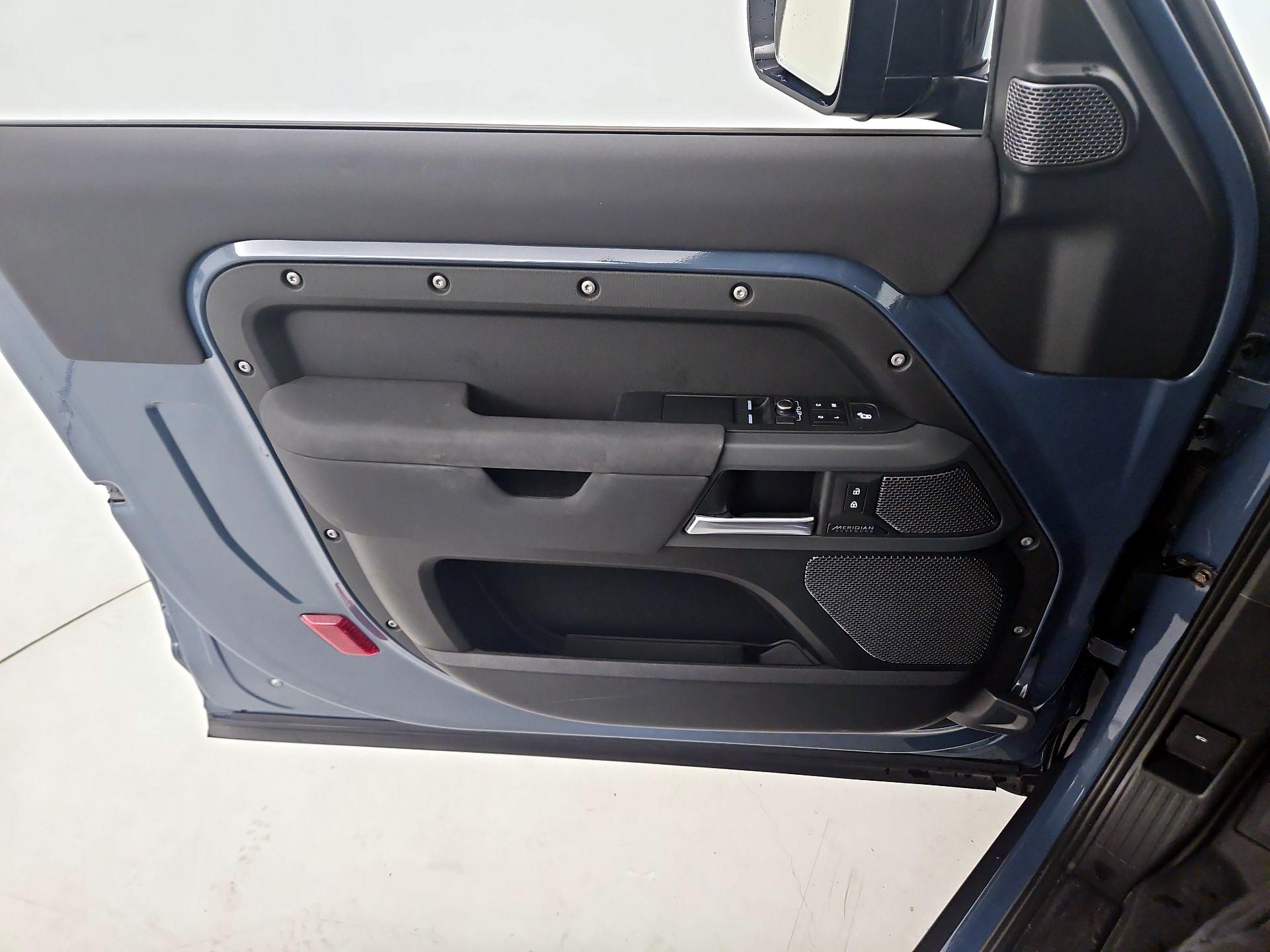 Thumbnail: 2022 Land Rover Defender - 12