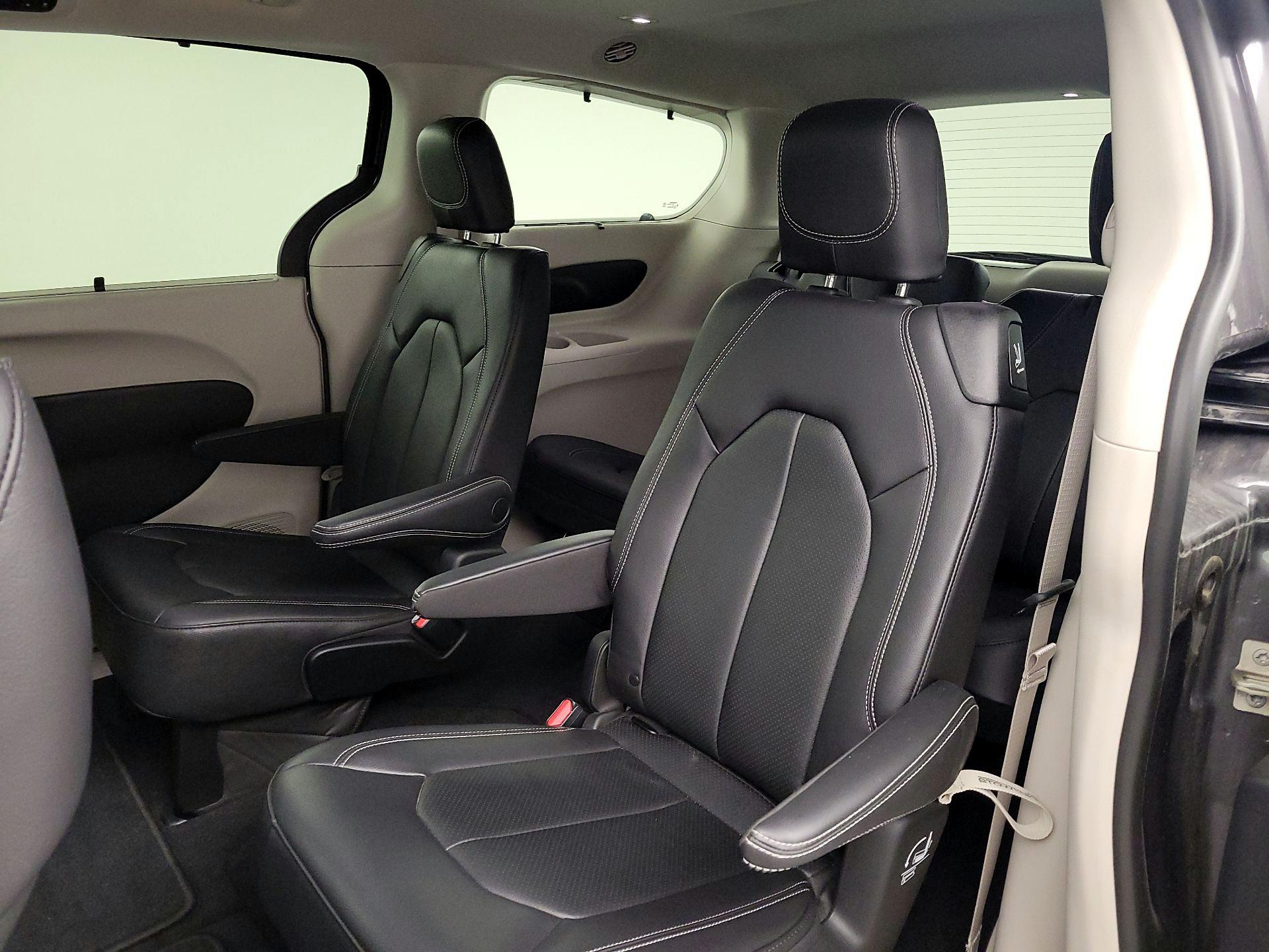 Thumbnail: 2022 Chrysler Pacifica - 19