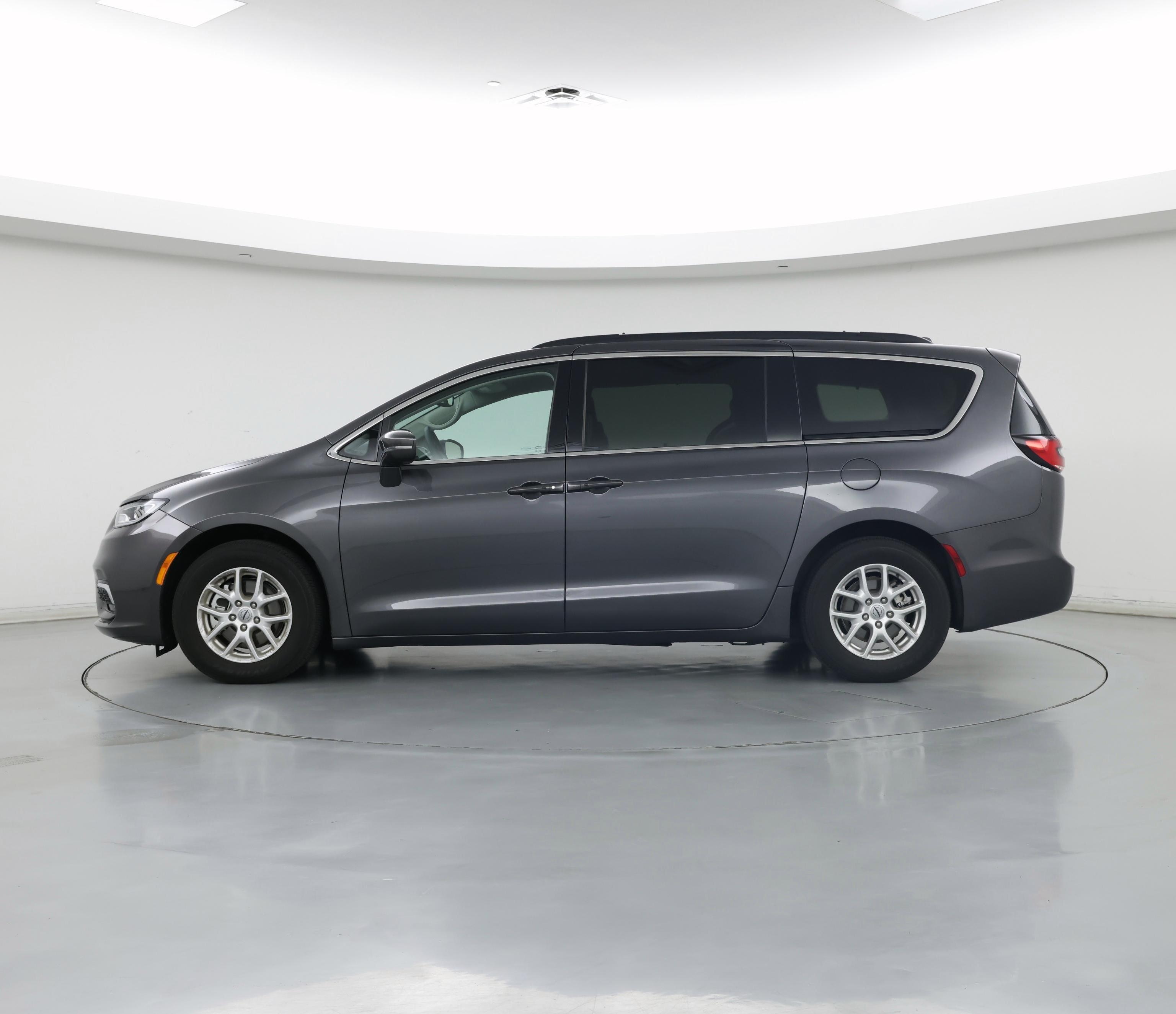 Thumbnail: 2022 Chrysler Pacifica - 3