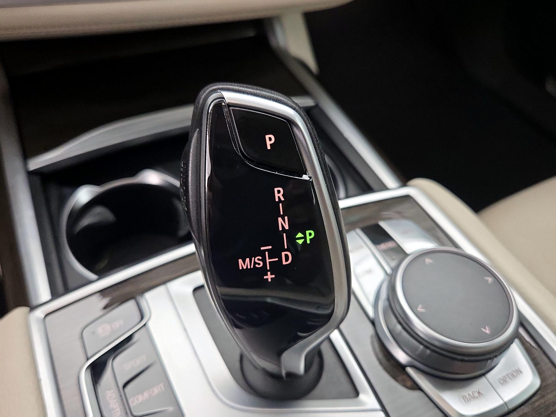 Thumbnail: 2021 BMW 7 Series - 18