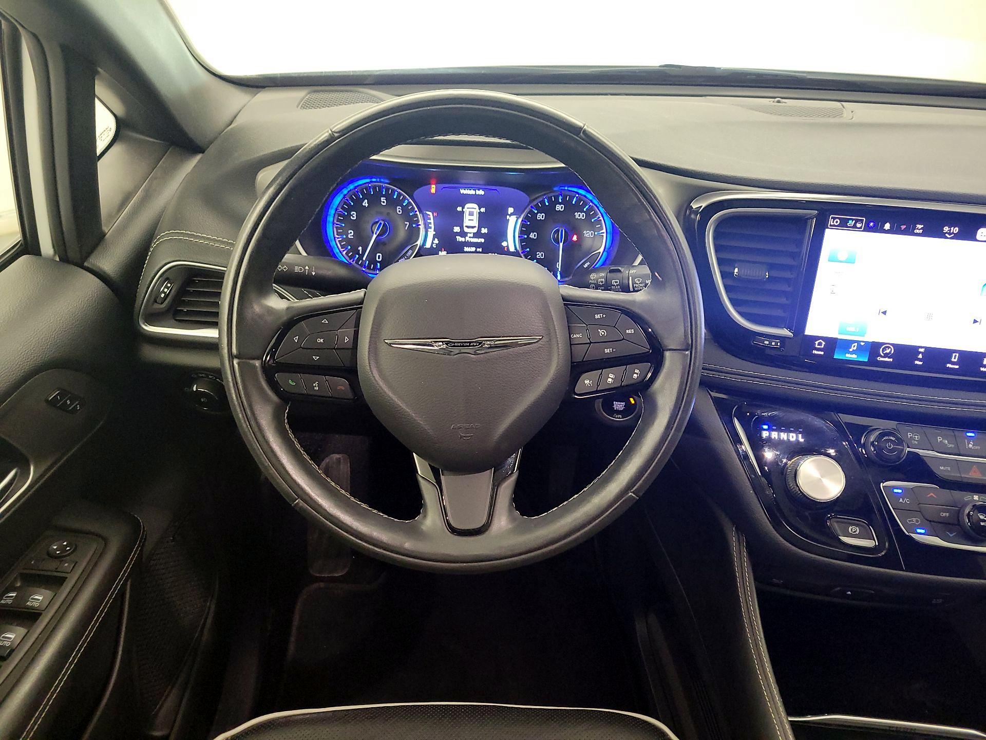 Thumbnail: 2022 Chrysler Pacifica - 10