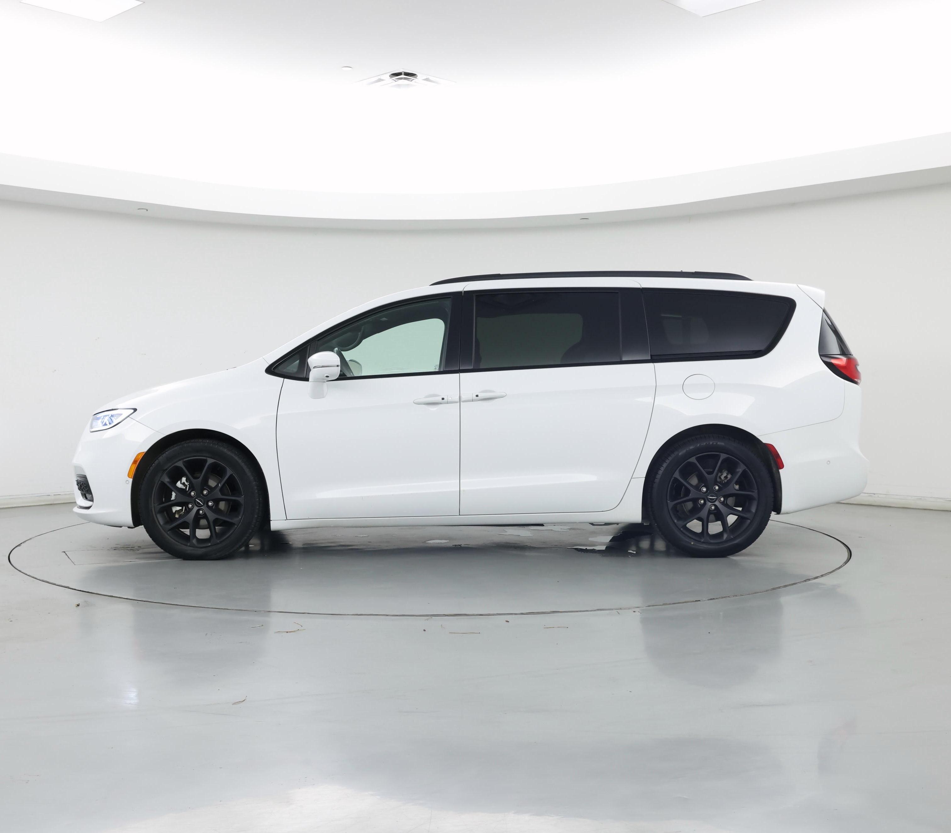 Thumbnail: 2022 Chrysler Pacifica - 3