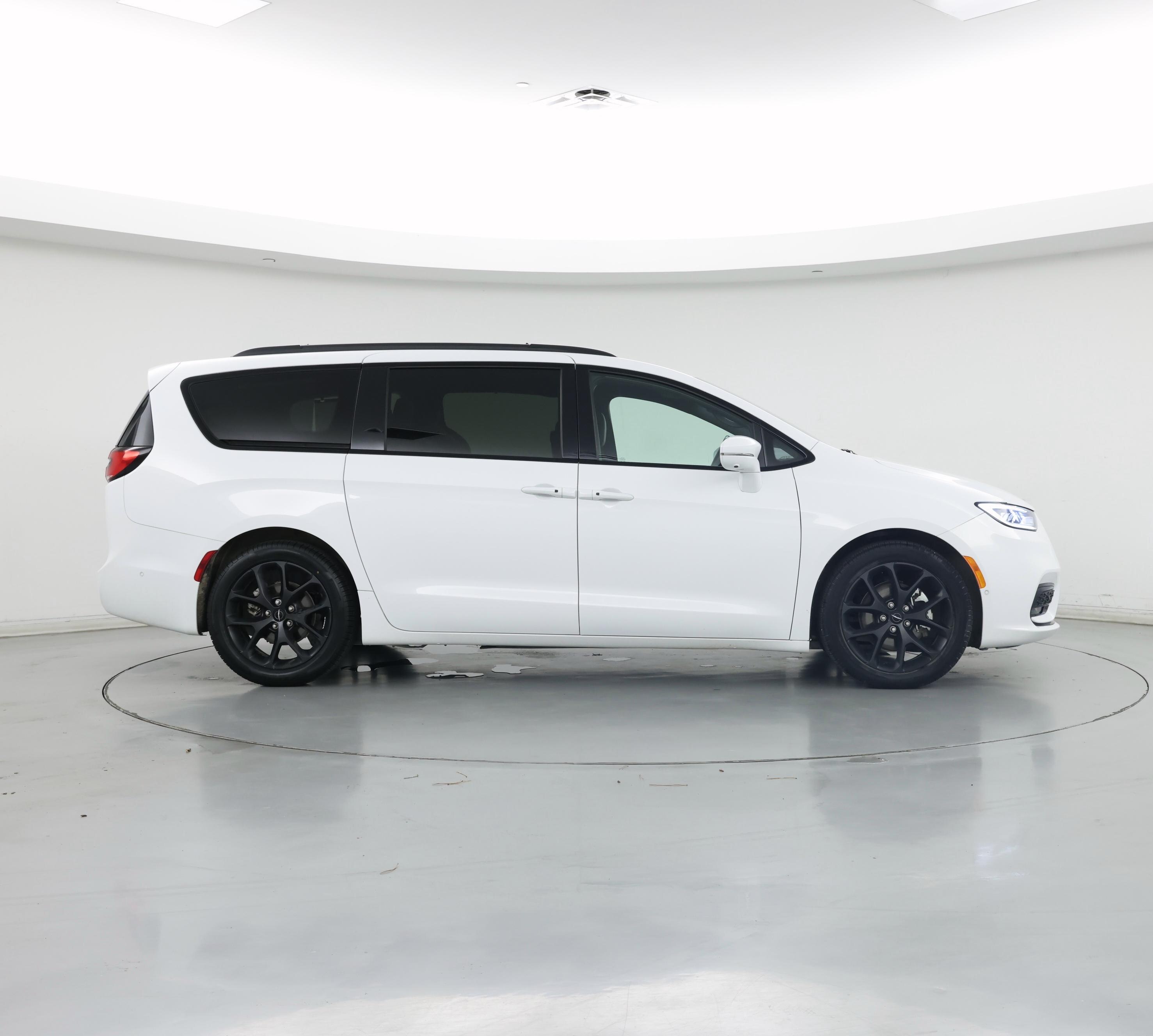 Thumbnail: 2022 Chrysler Pacifica - 7
