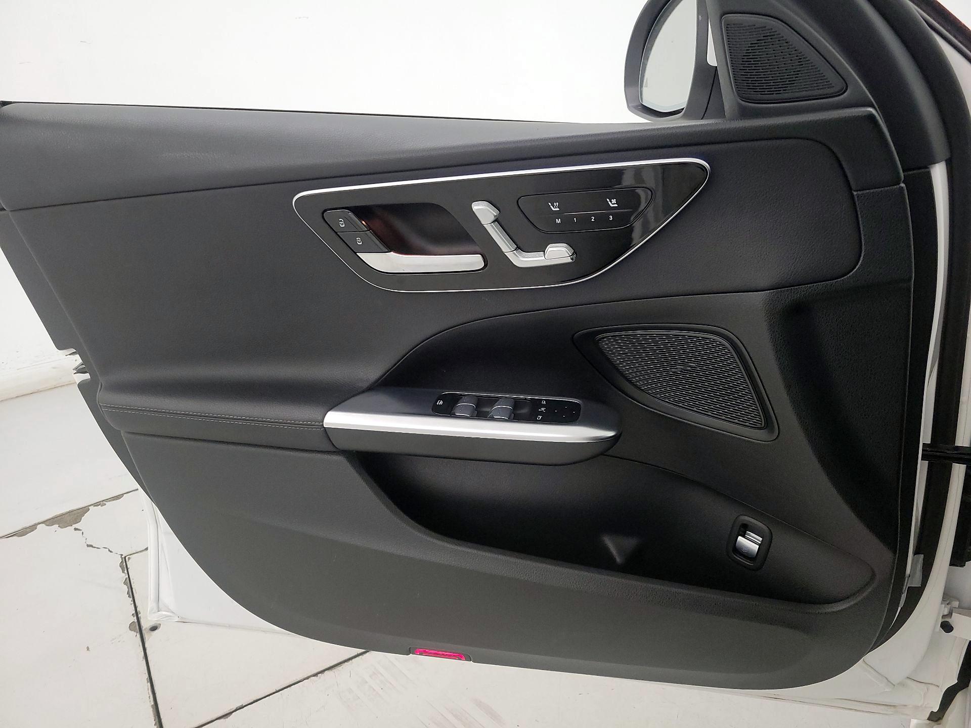 Thumbnail: 2022 Mercedes-Benz C-Class - 12