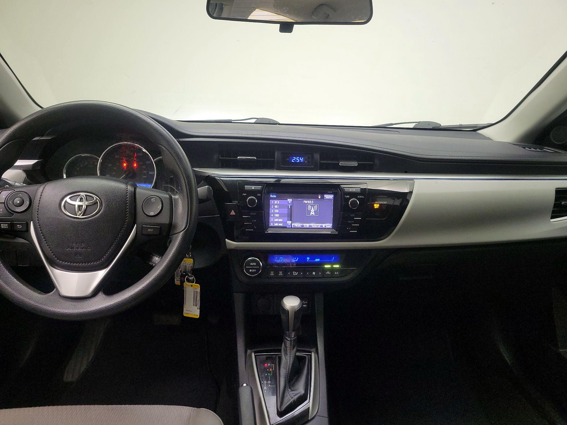 Thumbnail: 2015 Toyota Corolla - 9