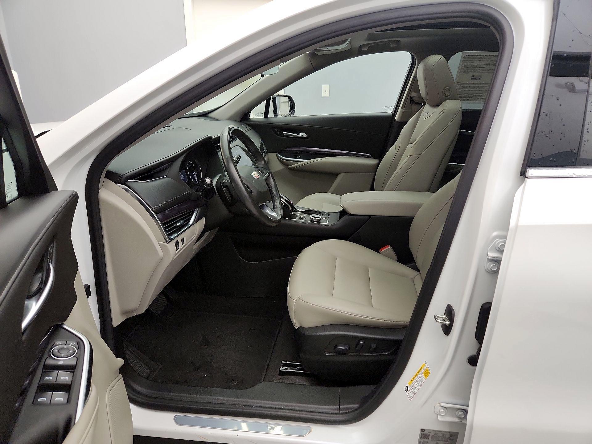 Thumbnail: 2023 Cadillac XT4 - 11