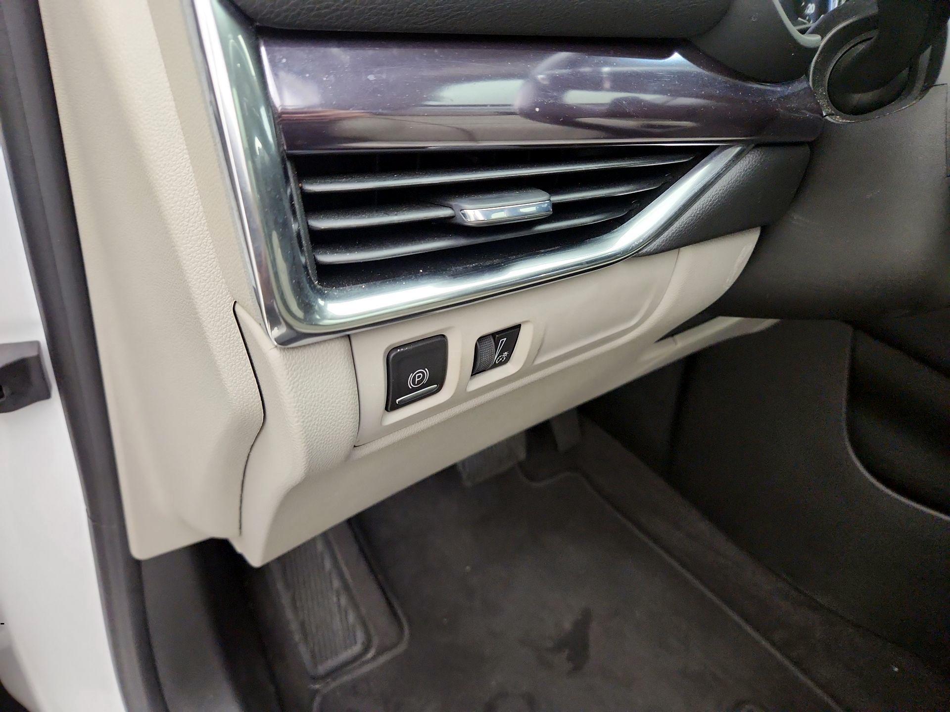 Thumbnail: 2023 Cadillac XT4 - 13