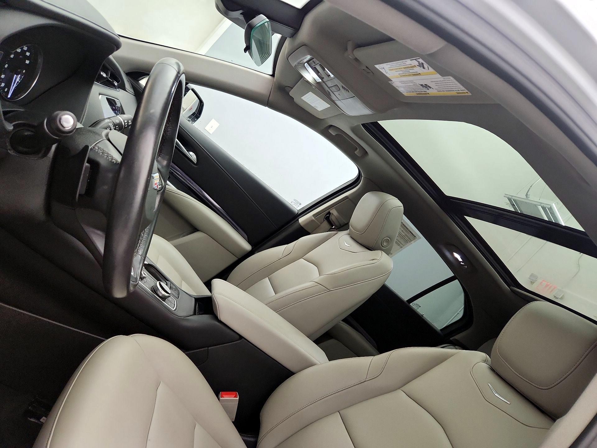 Thumbnail: 2023 Cadillac XT4 - 19