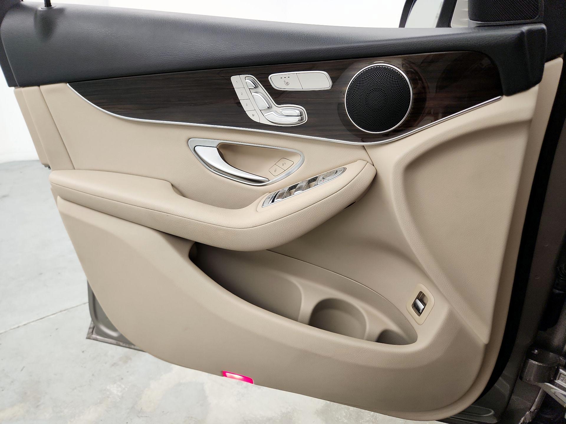 Thumbnail: 2021 Mercedes-Benz GLC - 12