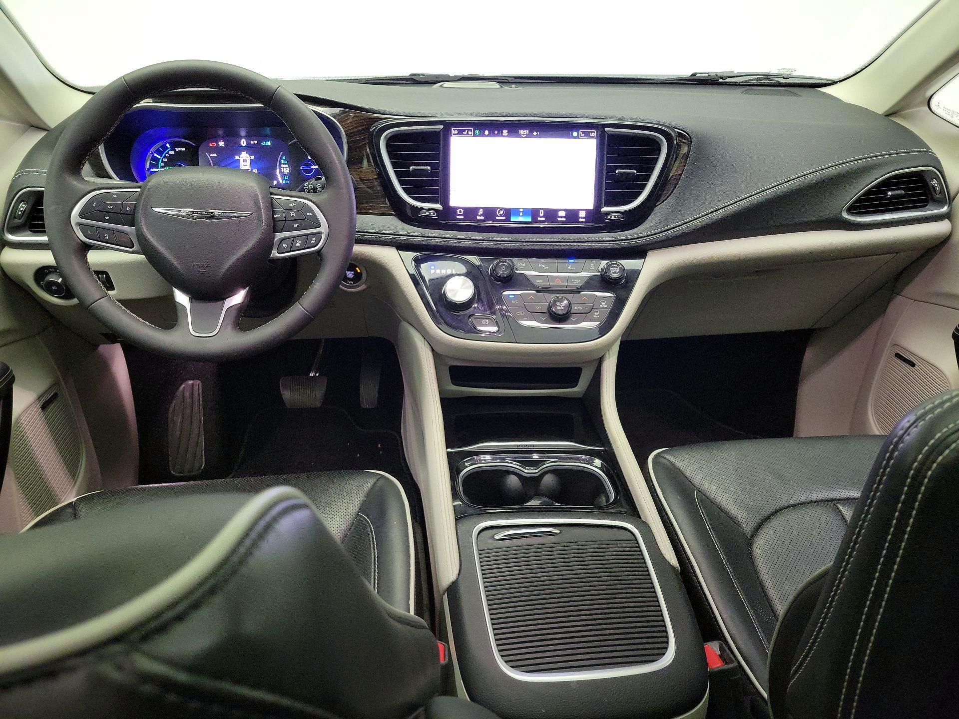 Thumbnail: 2022 Chrysler Pacifica - 9