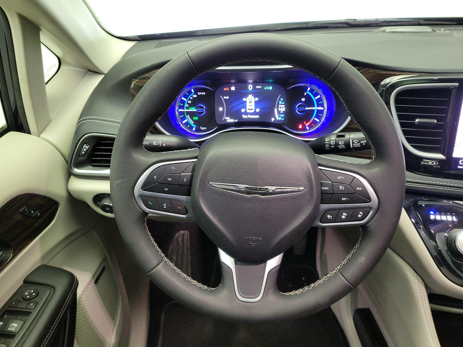 Thumbnail: 2022 Chrysler Pacifica - 10