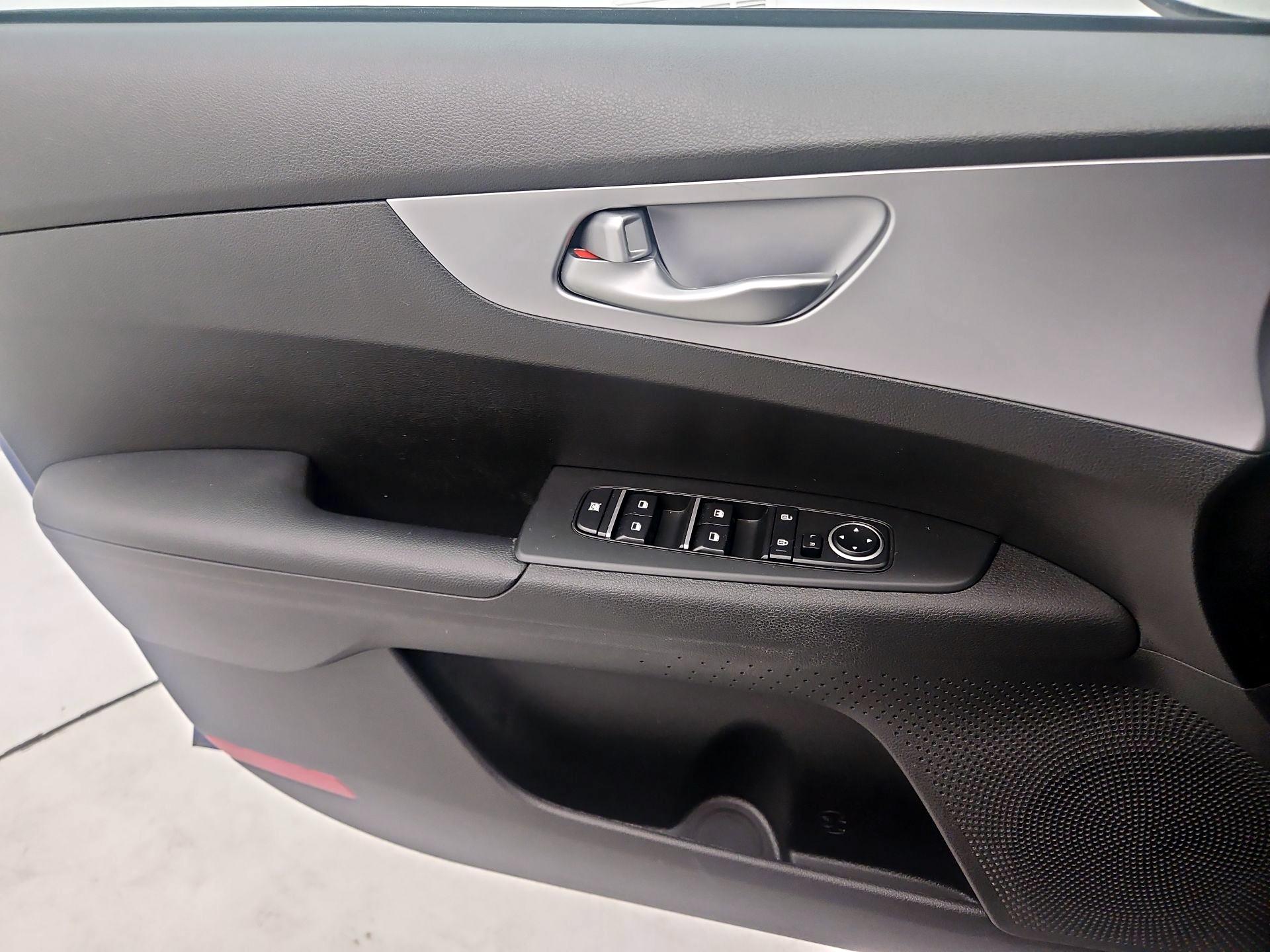 Thumbnail: 2023 Kia Forte - 12