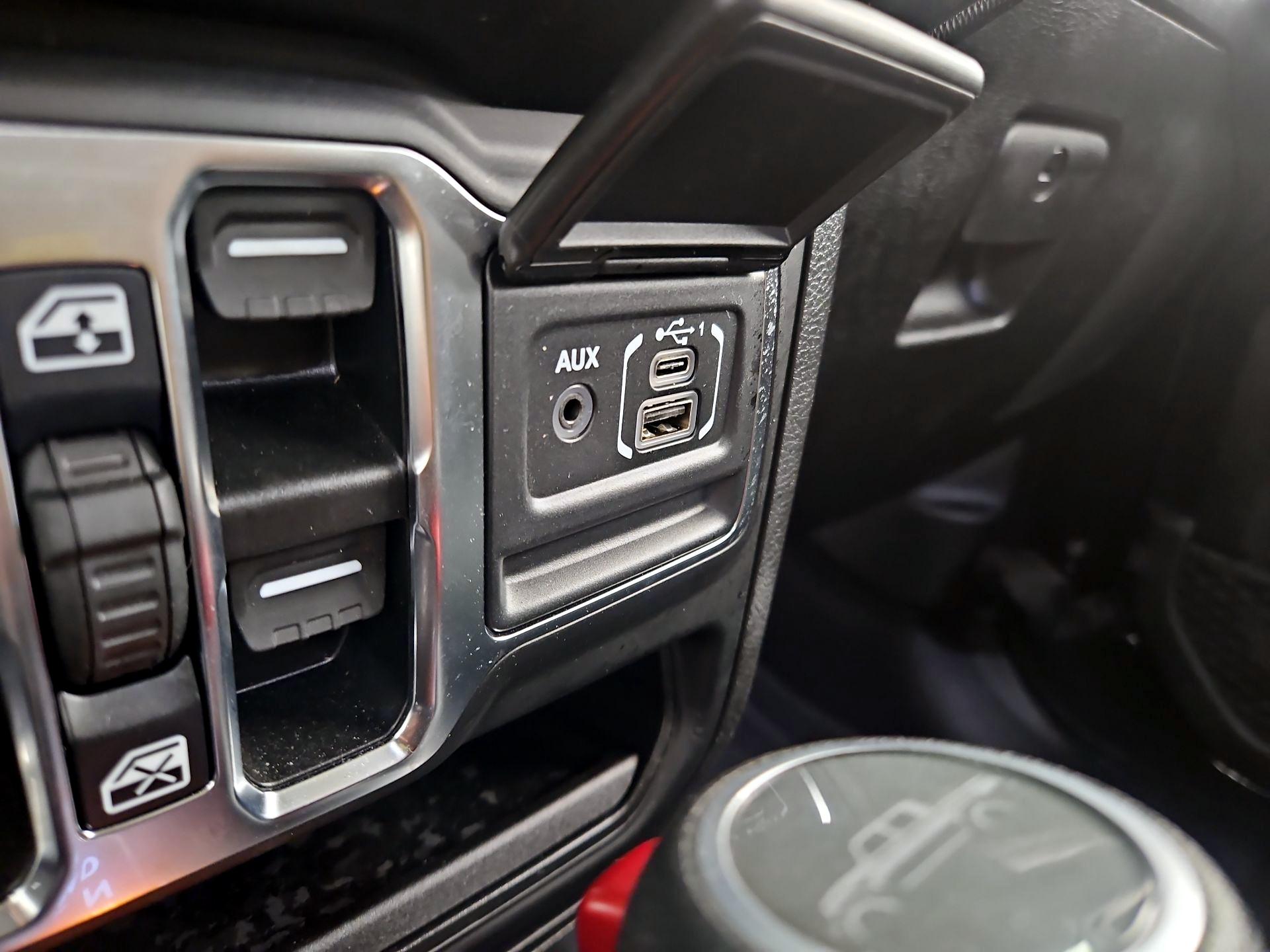 Thumbnail: 2023 Jeep Gladiator - 18