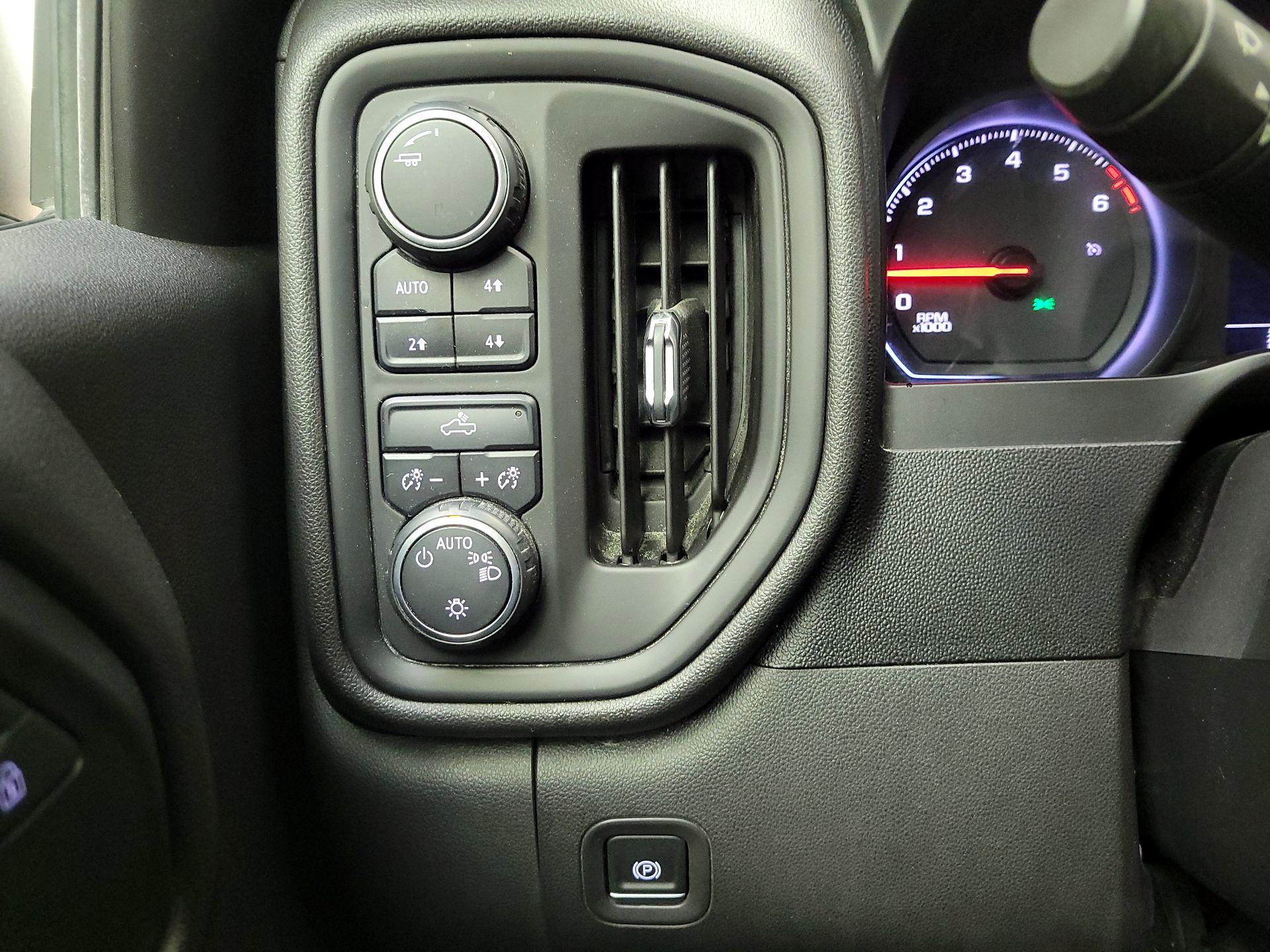 Thumbnail: 2020 Chevrolet Silverado 1500 - 13