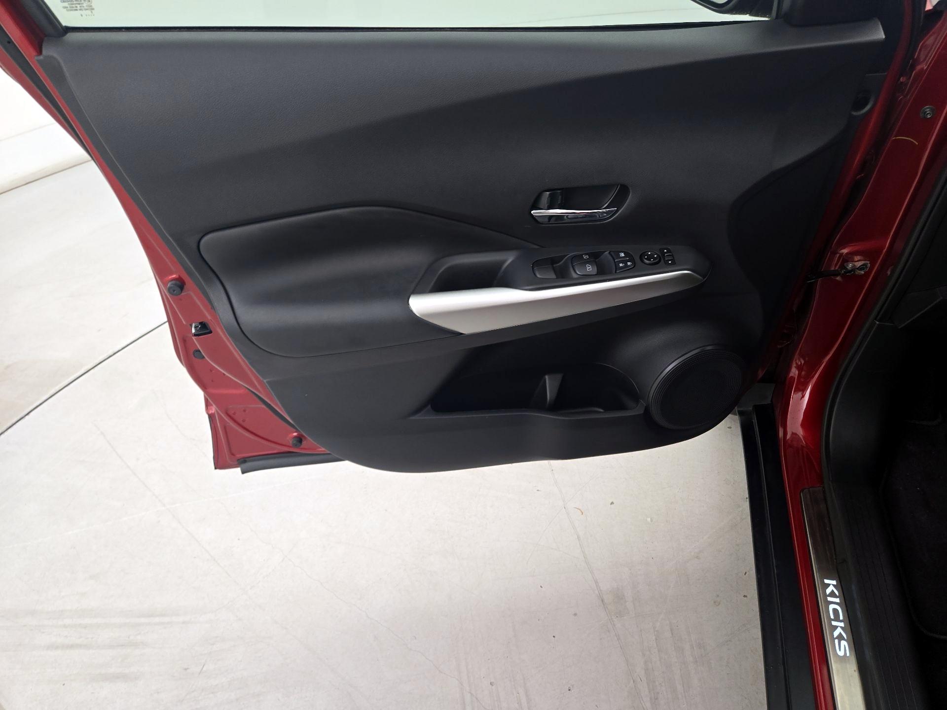 Thumbnail: 2020 Nissan Kicks - 12