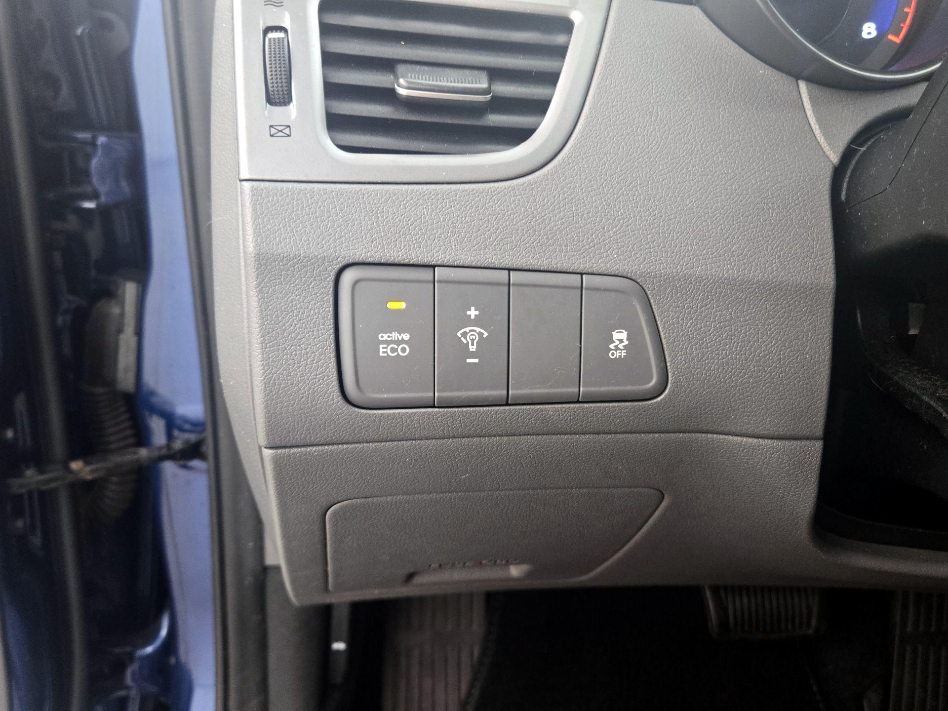 Thumbnail: 2016 Hyundai Elantra - 13