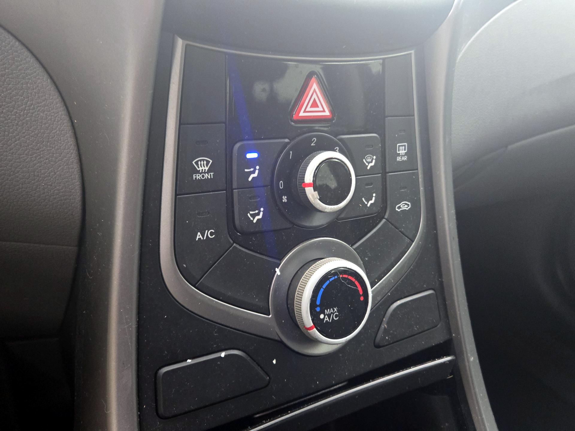 Thumbnail: 2016 Hyundai Elantra - 16