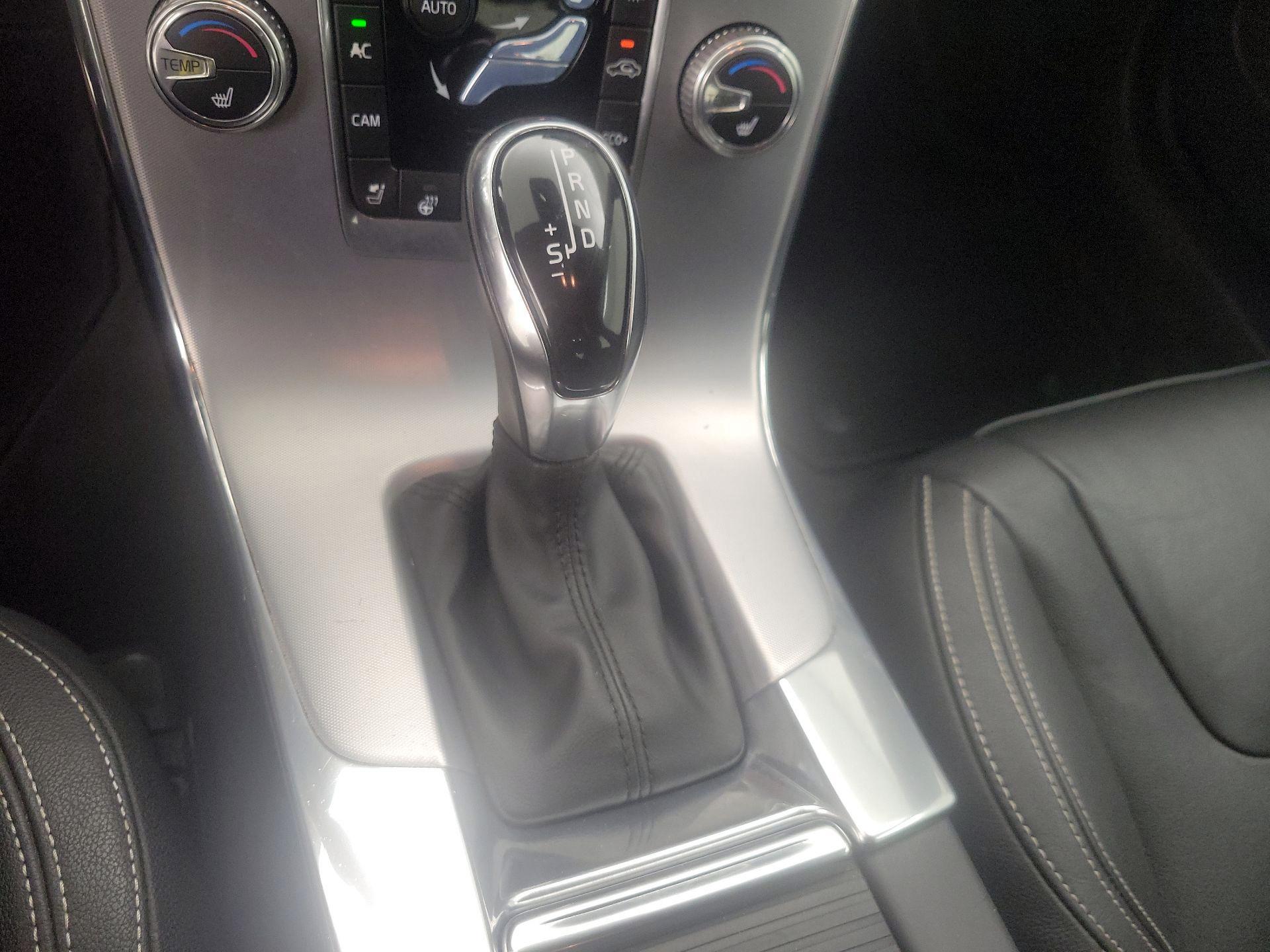 Thumbnail: 2018 Volvo S60 - 17