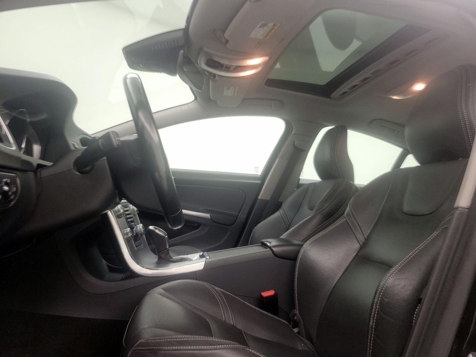 Thumbnail: 2018 Volvo S60 - 19
