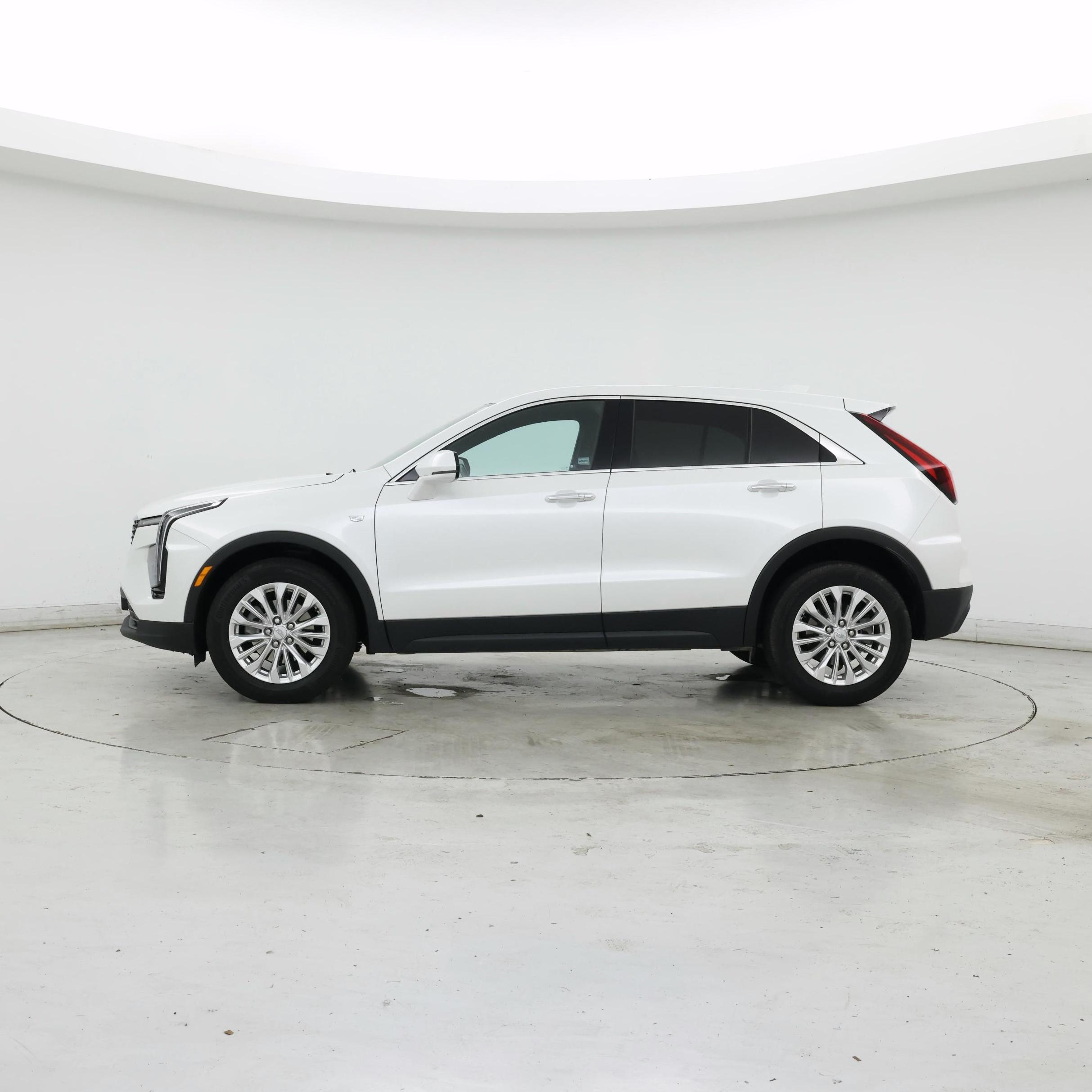 Thumbnail: 2024 Cadillac XT4 - 3