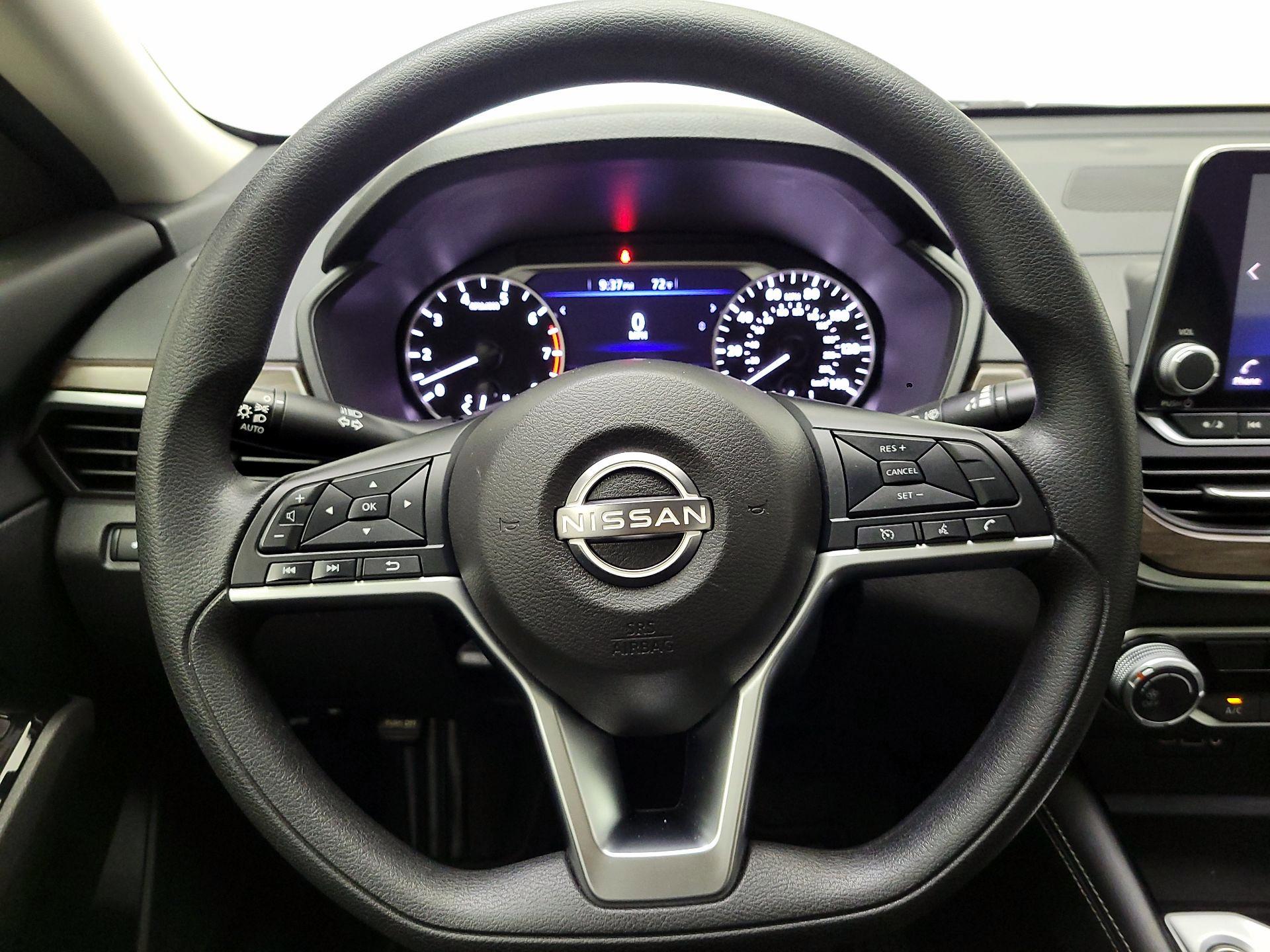 Thumbnail: 2023 Nissan Altima - 10
