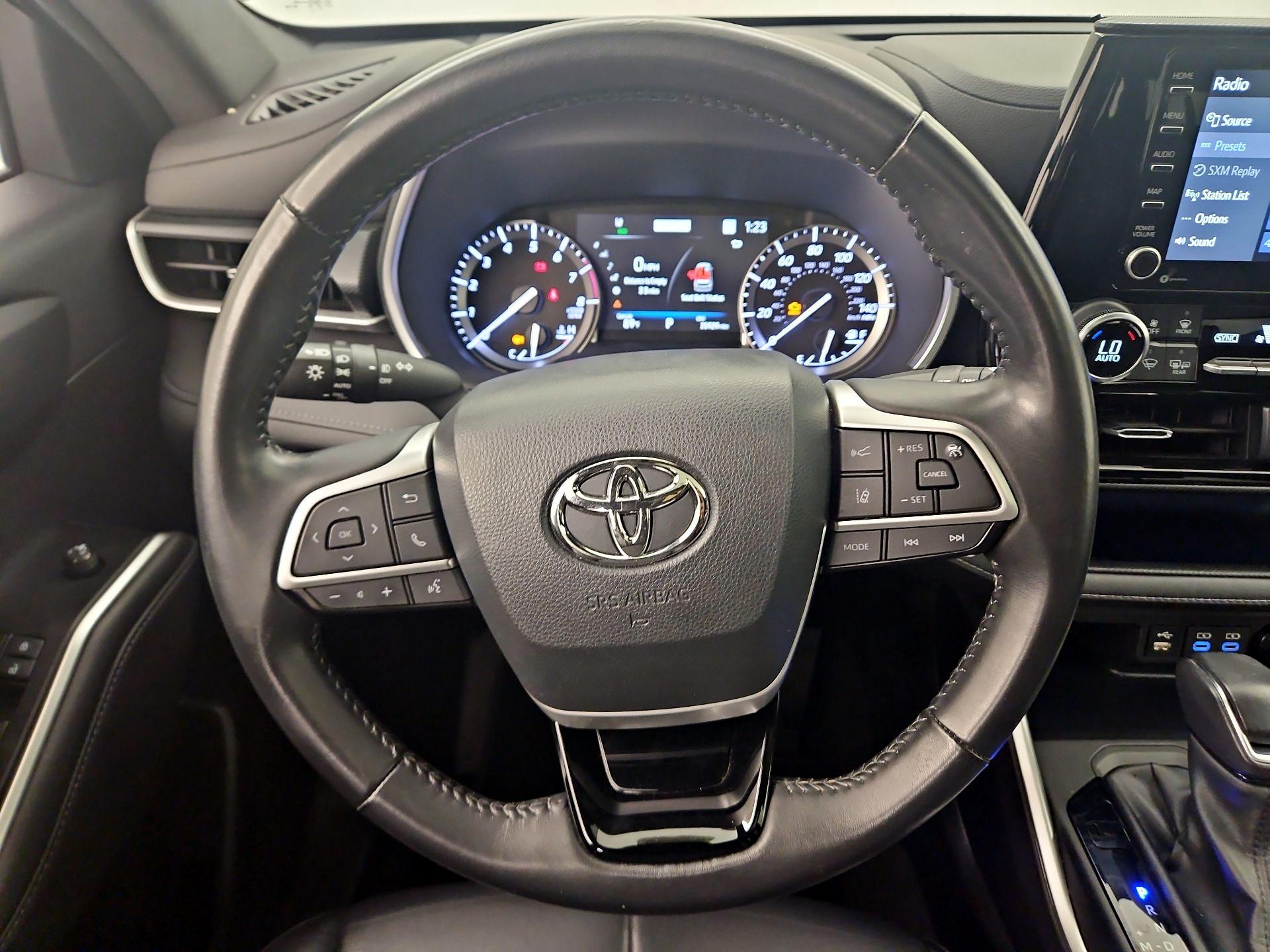 Thumbnail: 2022 Toyota Highlander - 10