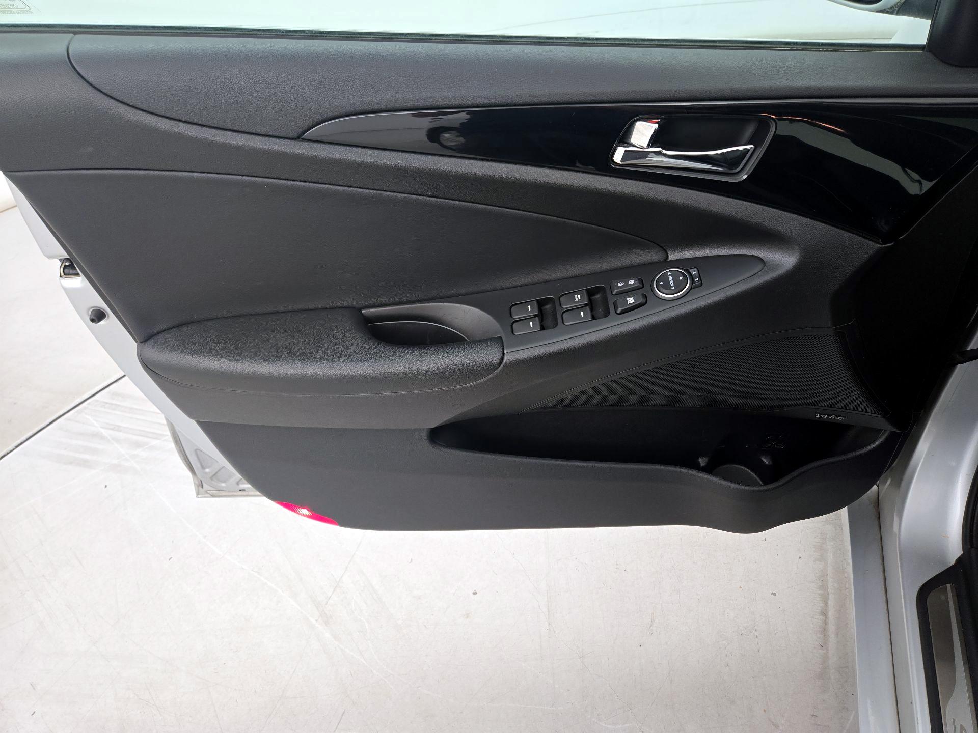Thumbnail: 2013 Hyundai Sonata - 12