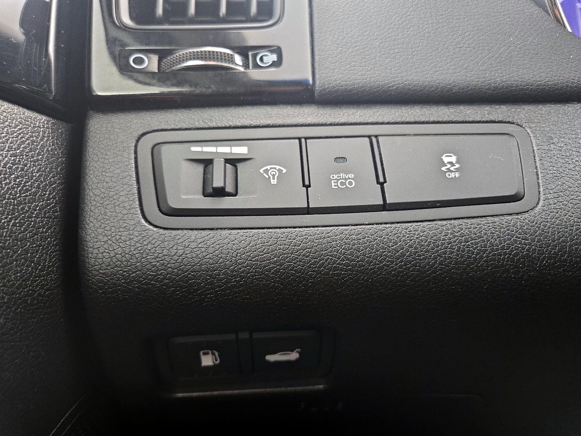 Thumbnail: 2013 Hyundai Sonata - 13