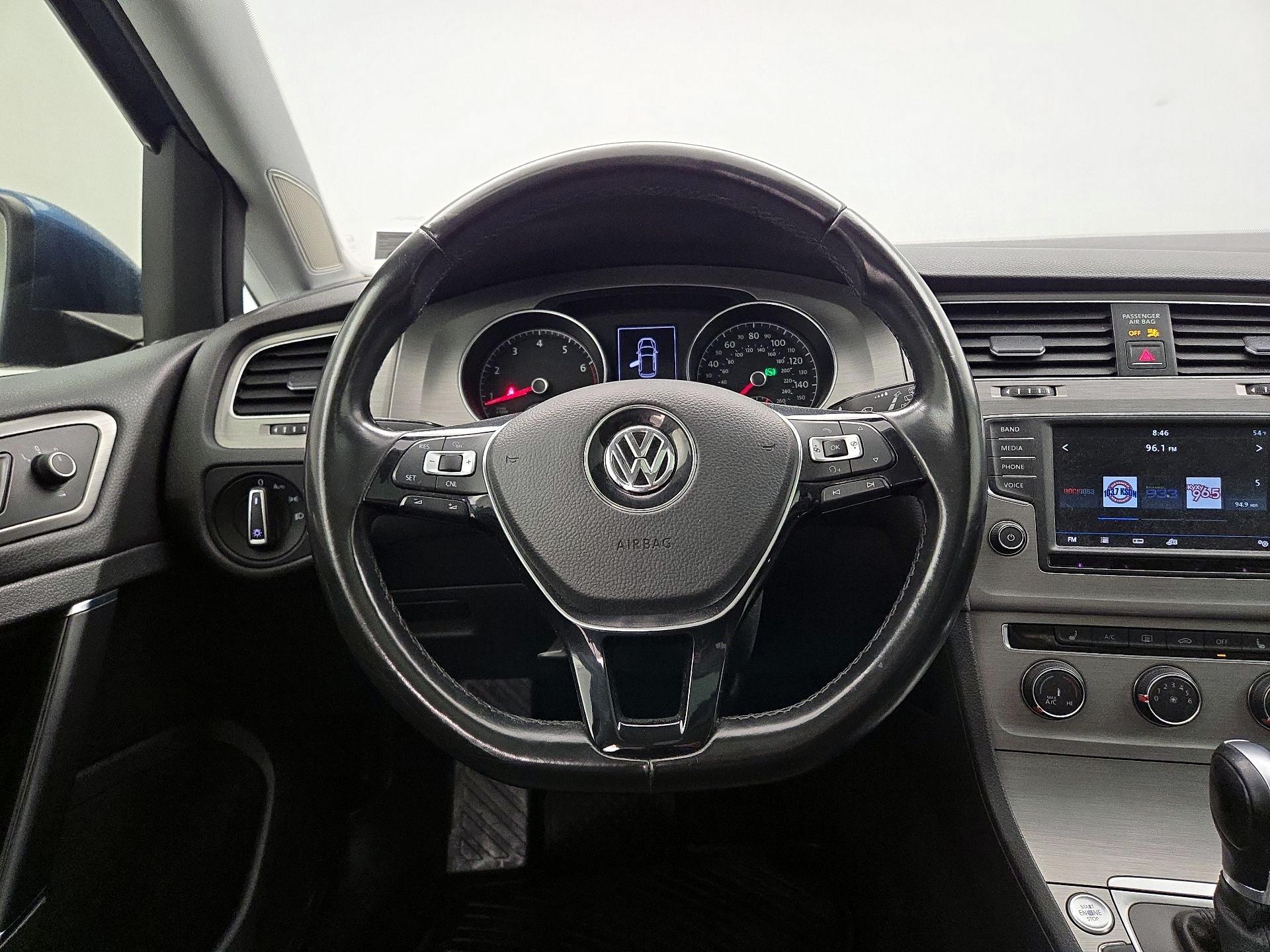 Thumbnail: 2017 Volkswagen Golf - 10