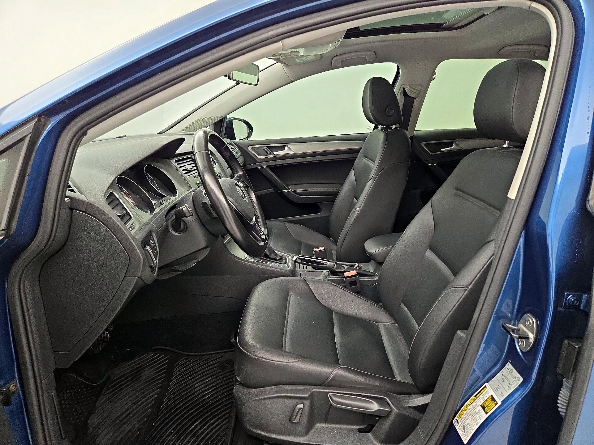 Thumbnail: 2017 Volkswagen Golf - 11