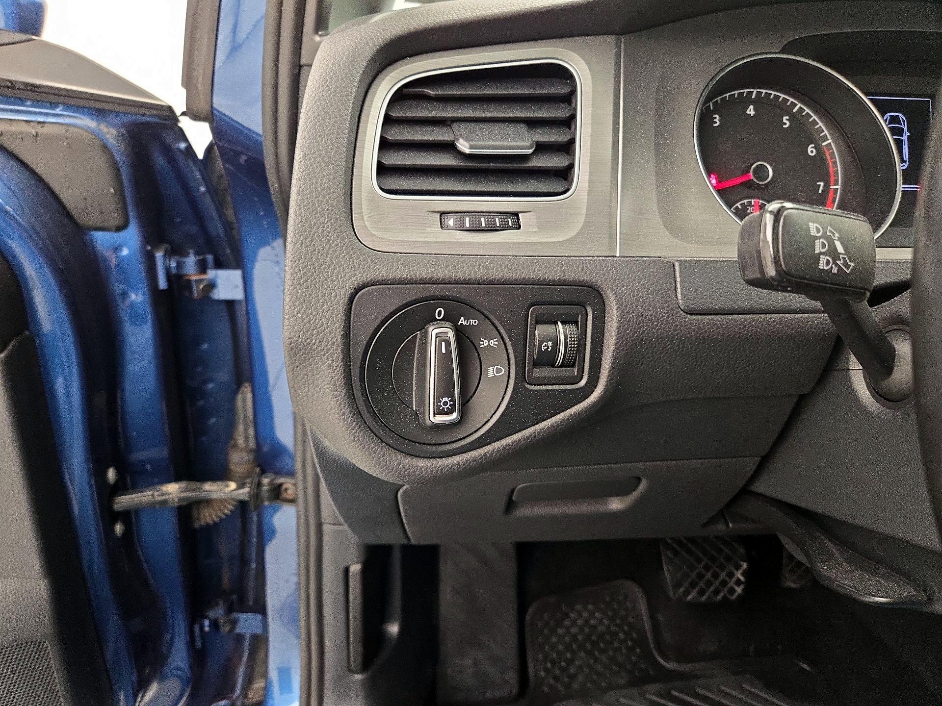 Thumbnail: 2017 Volkswagen Golf - 13