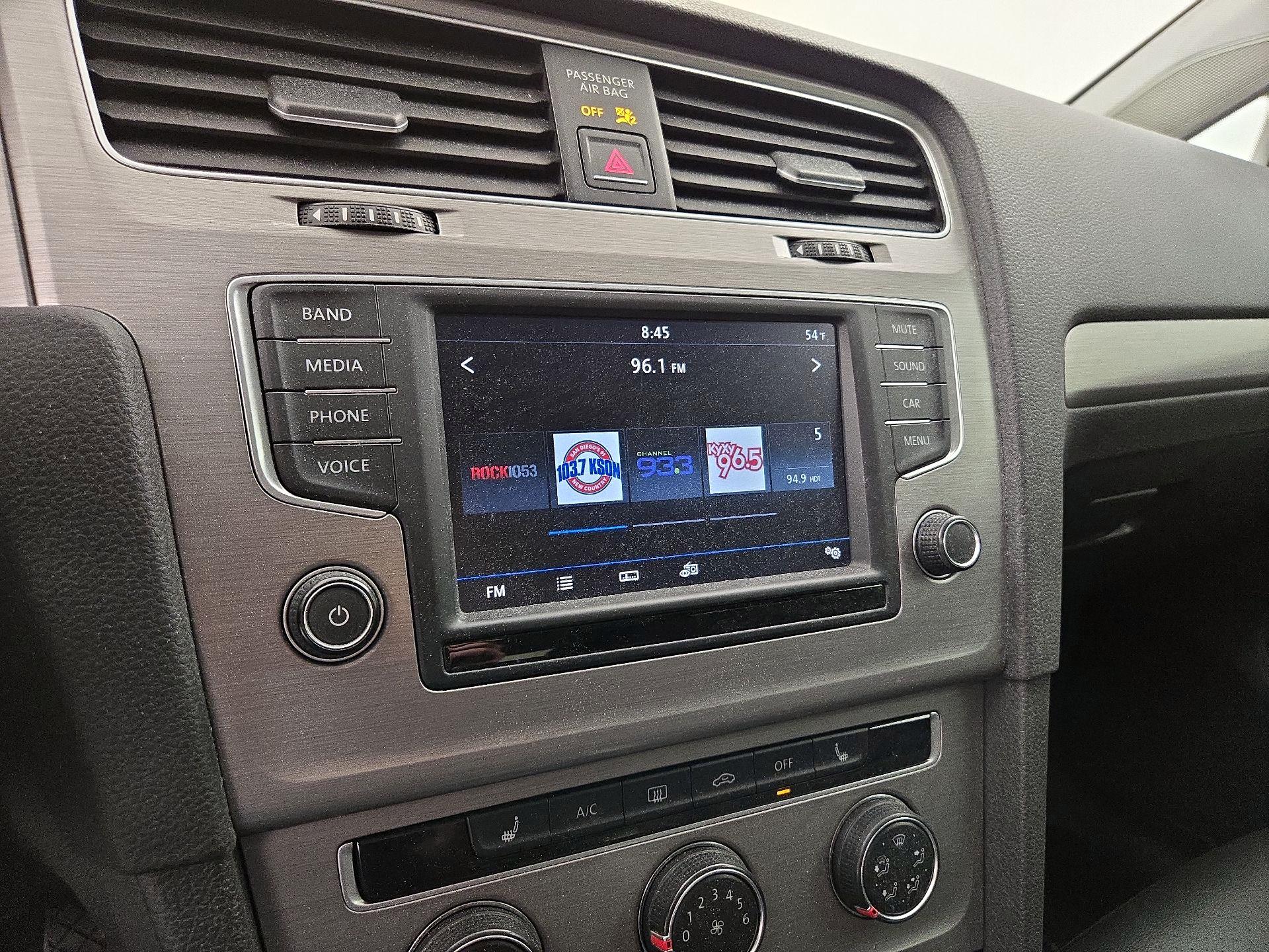 Thumbnail: 2017 Volkswagen Golf - 15